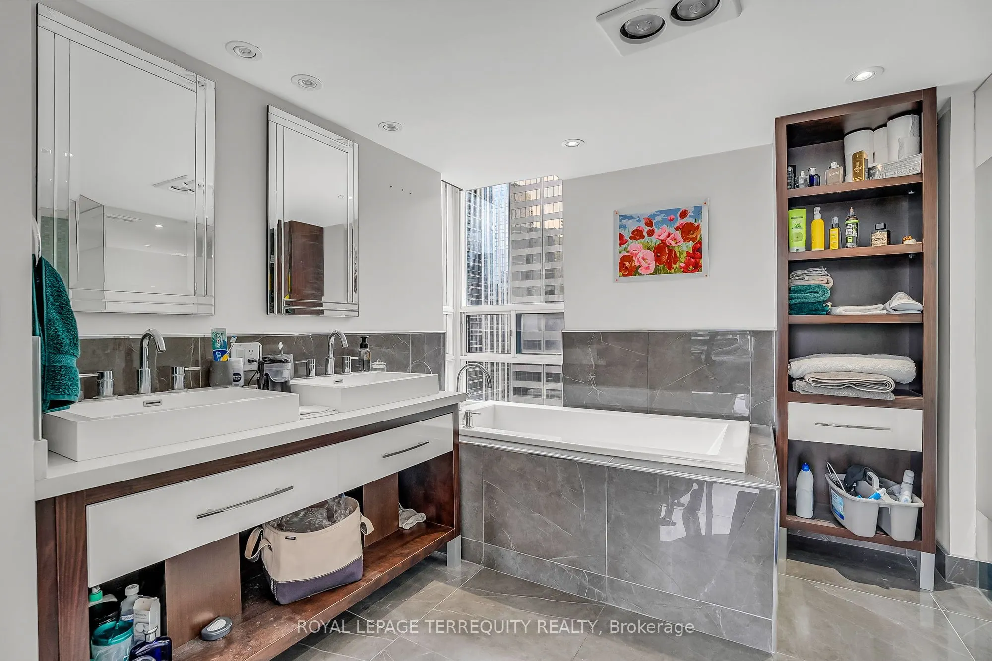 71 Simcoe Street, #2103