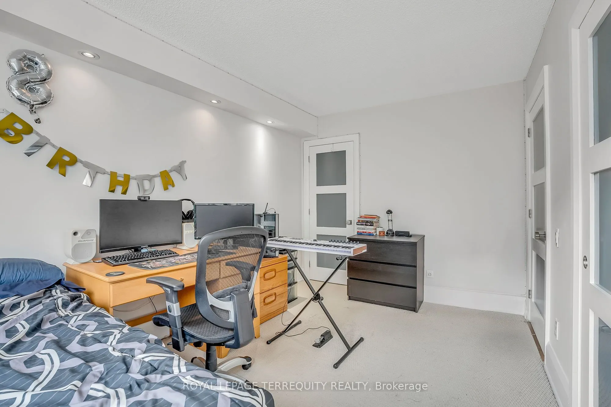 71 Simcoe Street, #2103