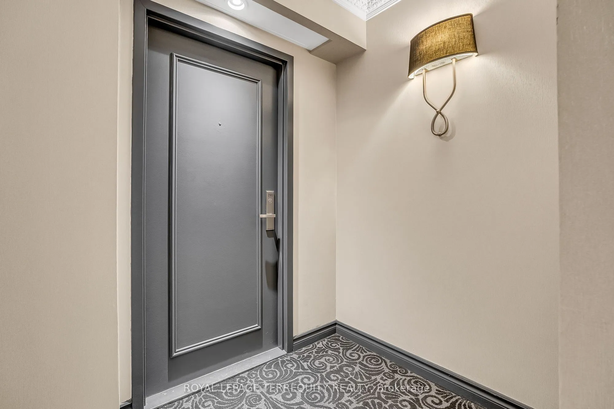 71 Simcoe Street, #2103
