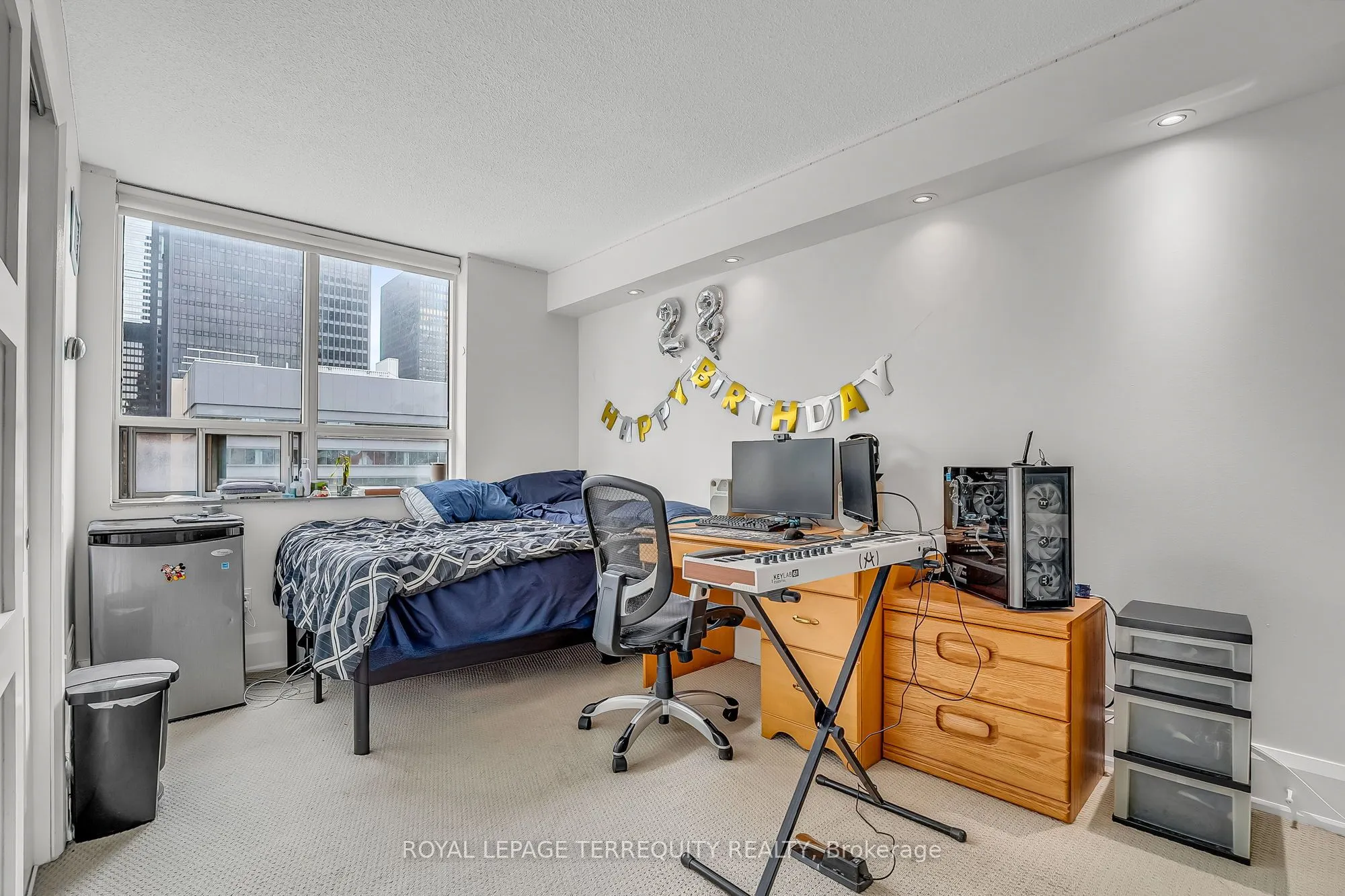 71 Simcoe Street, #2103