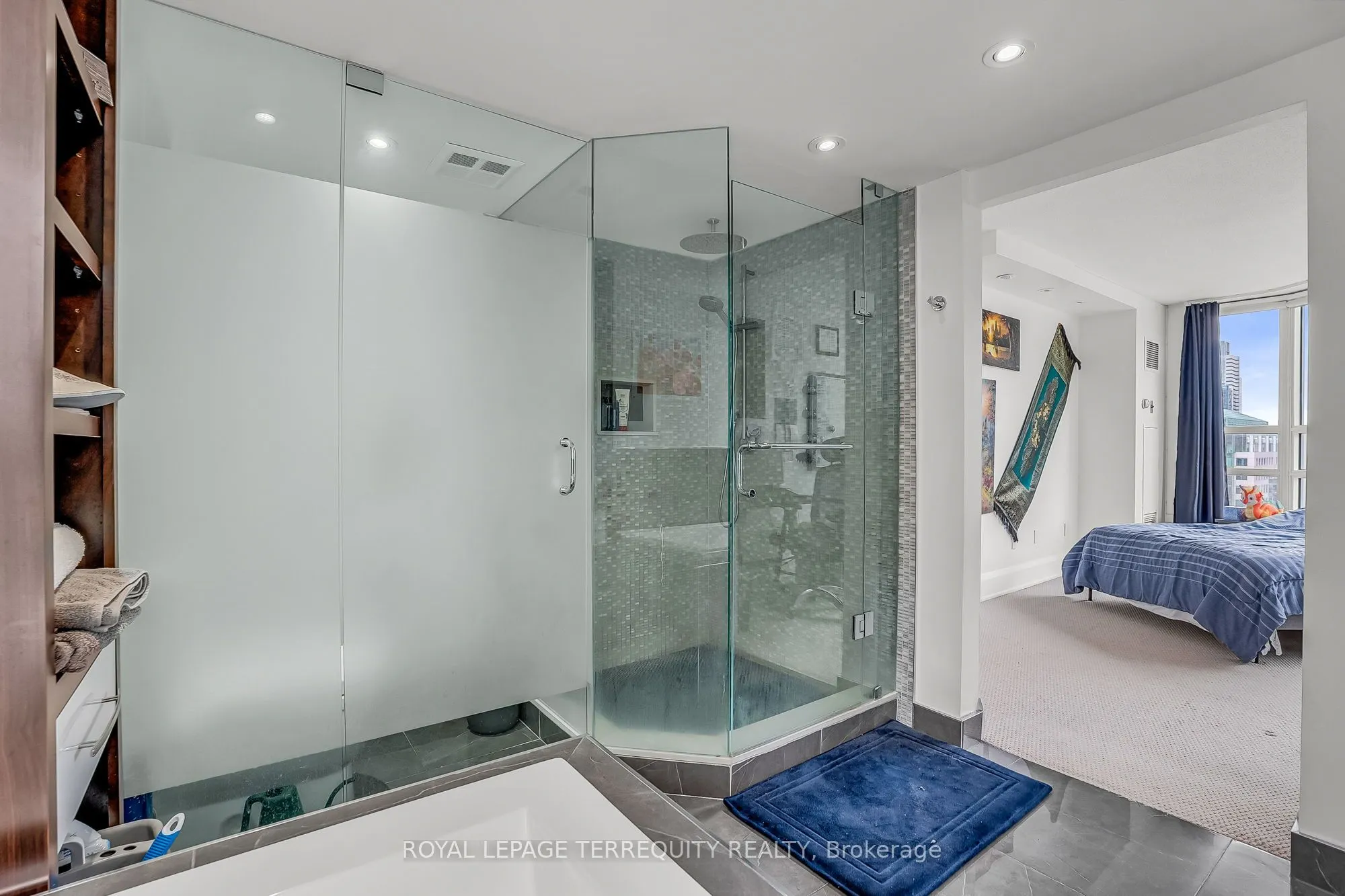 71 Simcoe Street, #2103