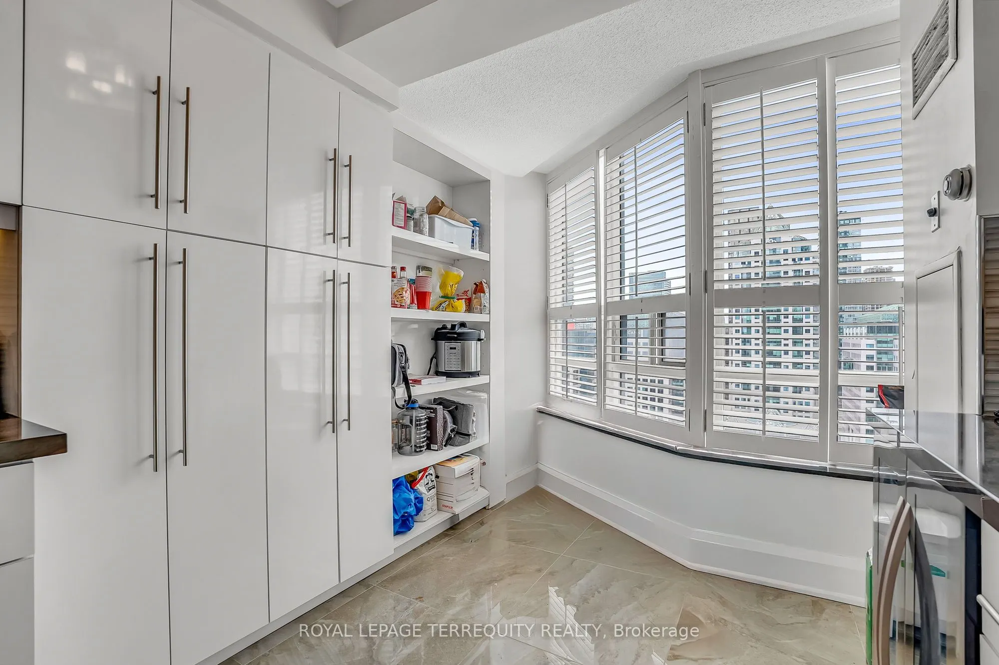 71 Simcoe Street, #2103
