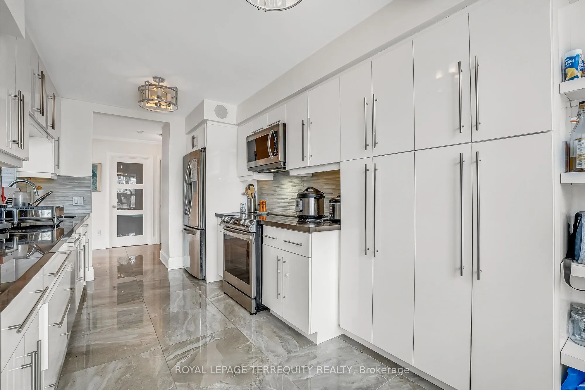71 Simcoe Street, #2103