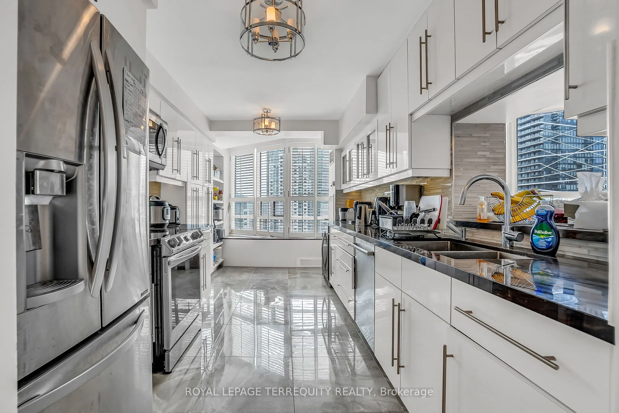 71 Simcoe Street, #2103