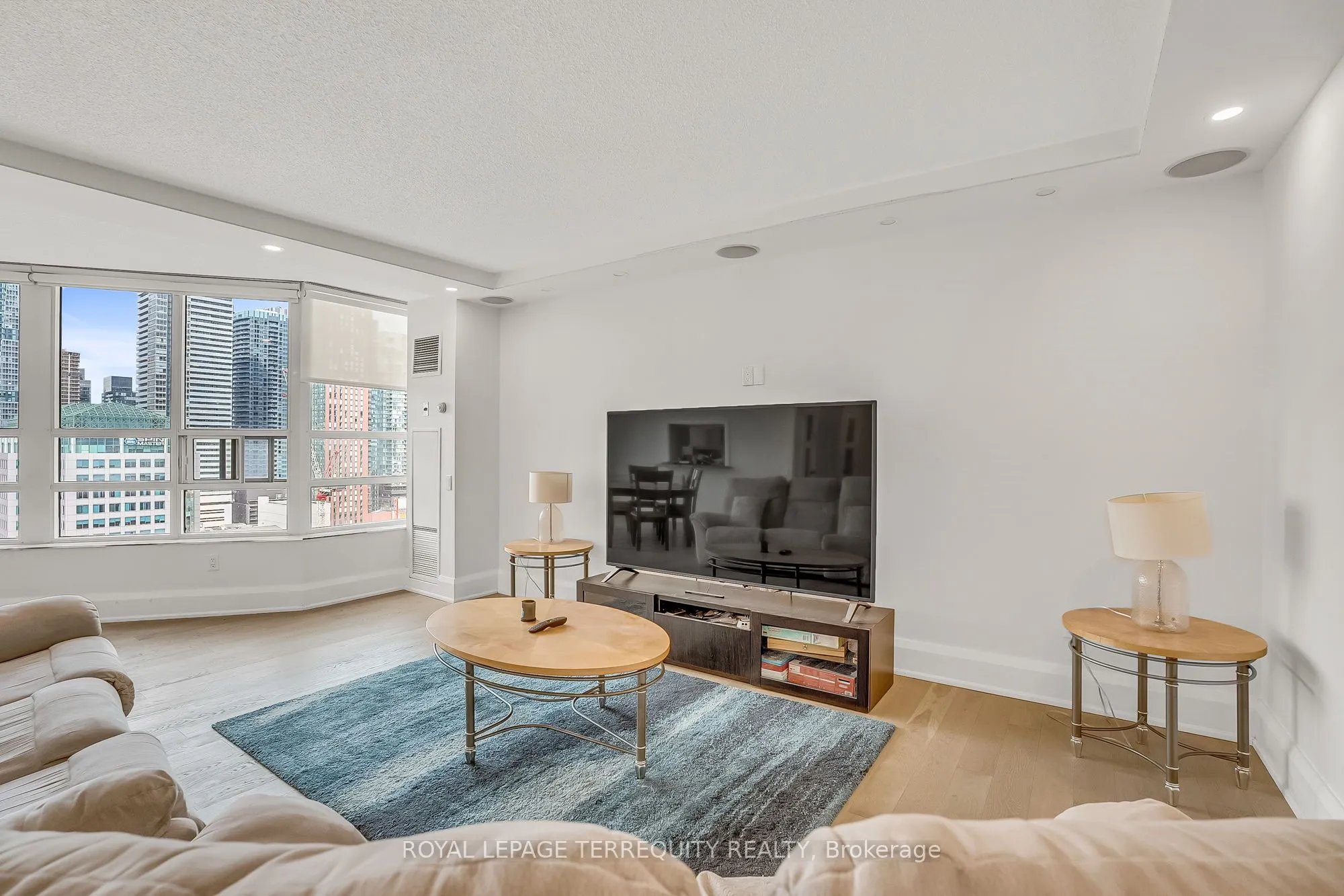 71 Simcoe Street, #2103