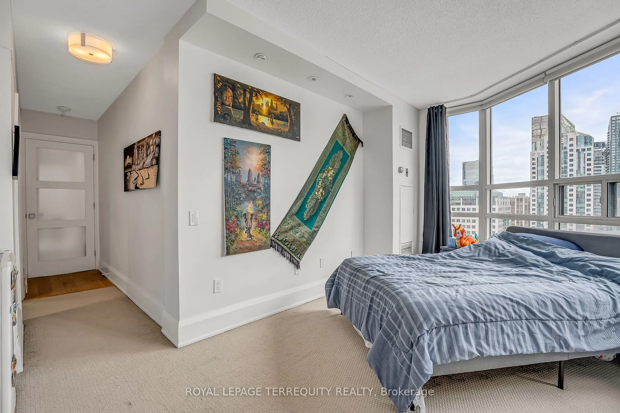 71 Simcoe Street, #2103