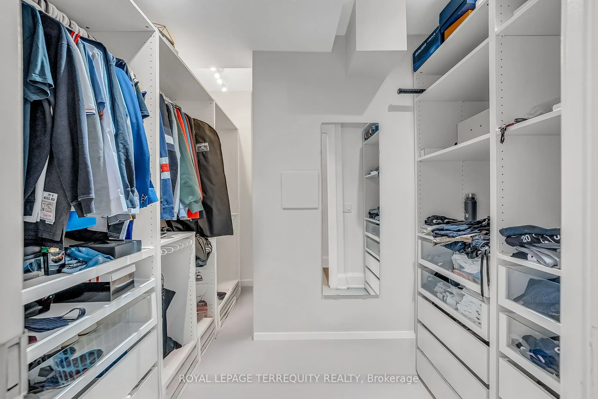 71 Simcoe Street, #2103