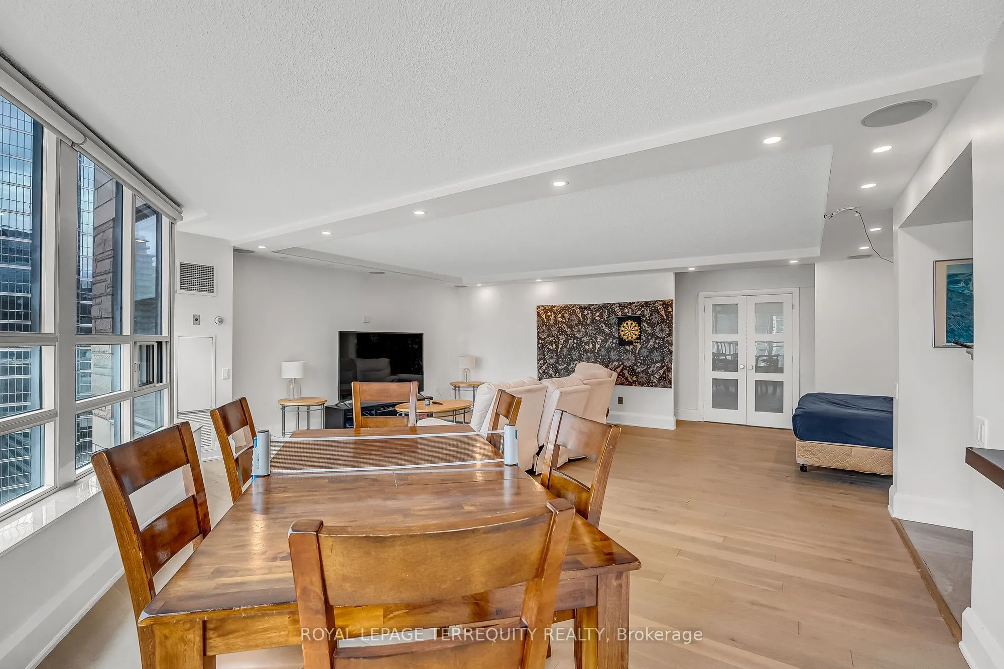 71 Simcoe Street, #2103
