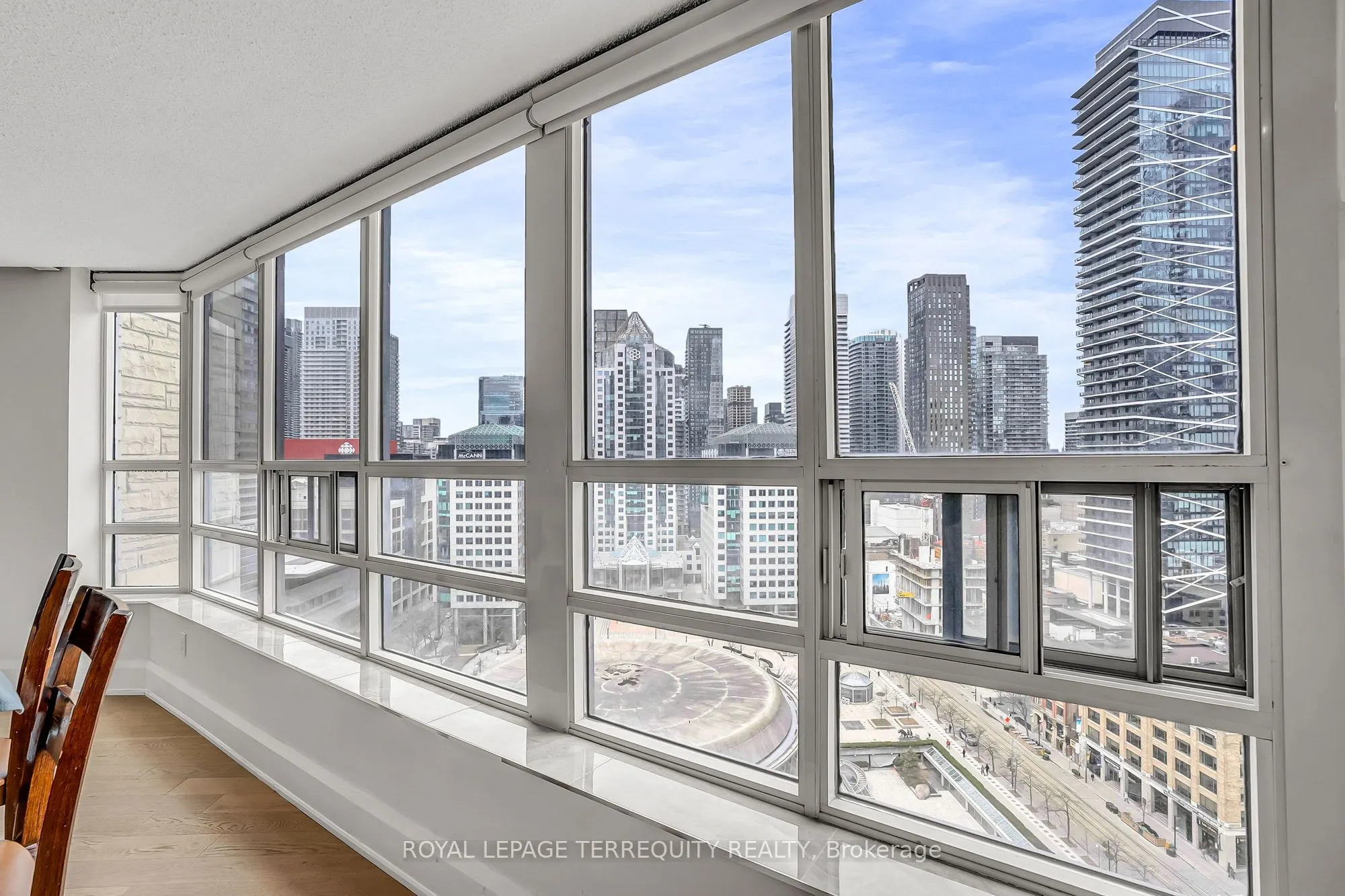 71 Simcoe Street, #2103