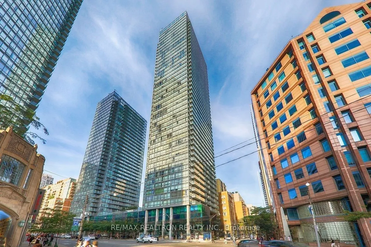 37 Grosvenor Street, #1009