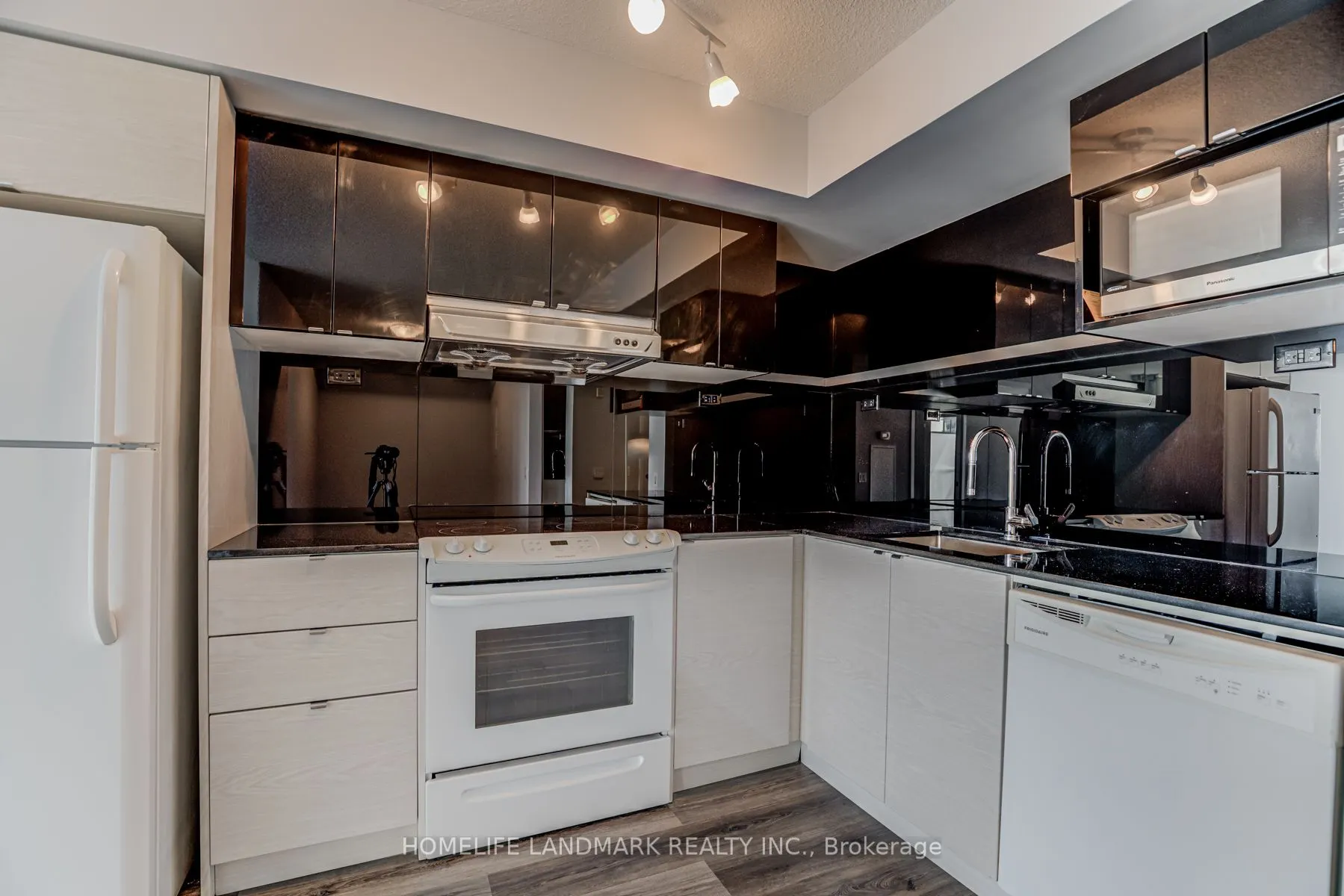 72 Esther Shiner Boulevard, #1003