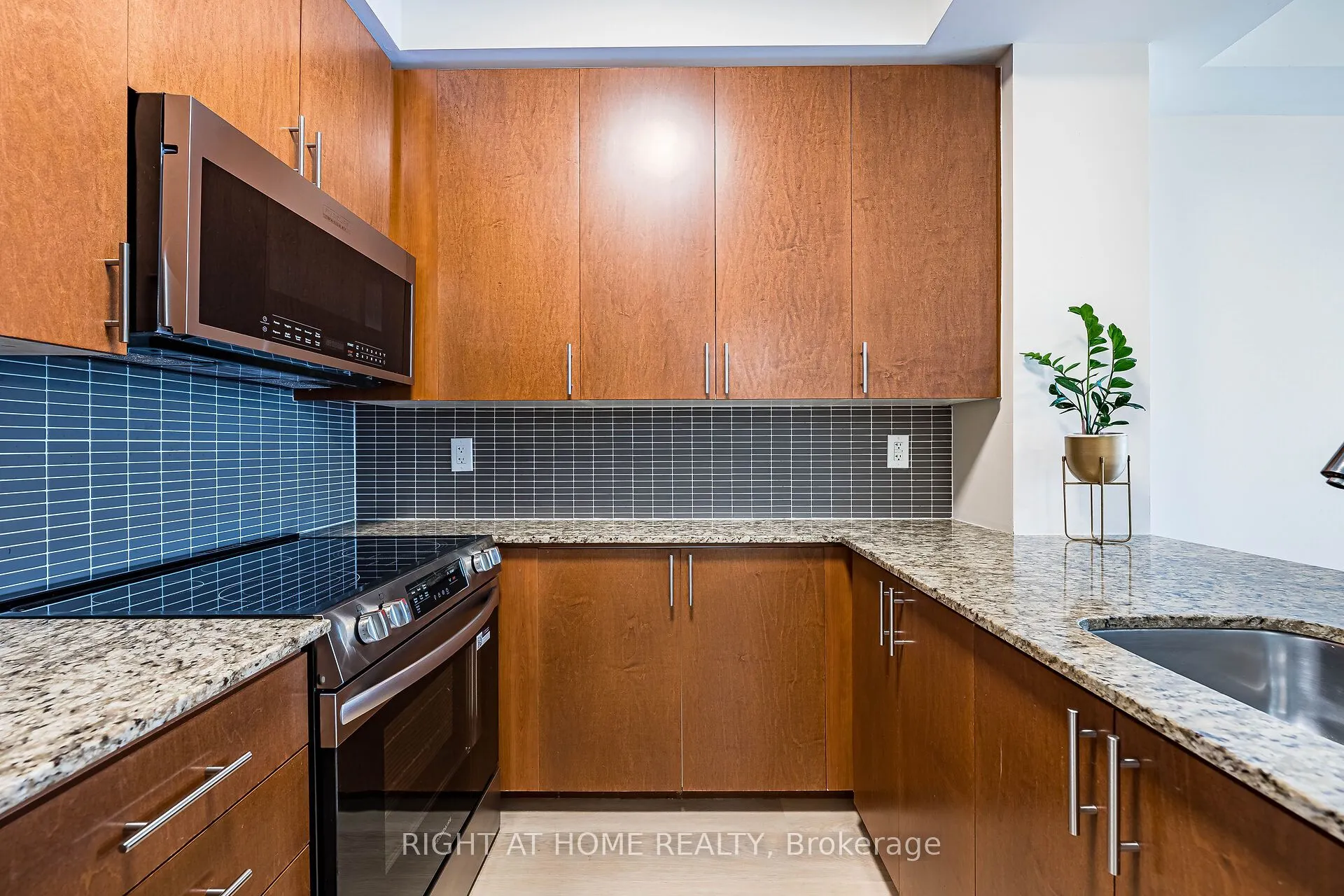 260 Sackville Street, #201