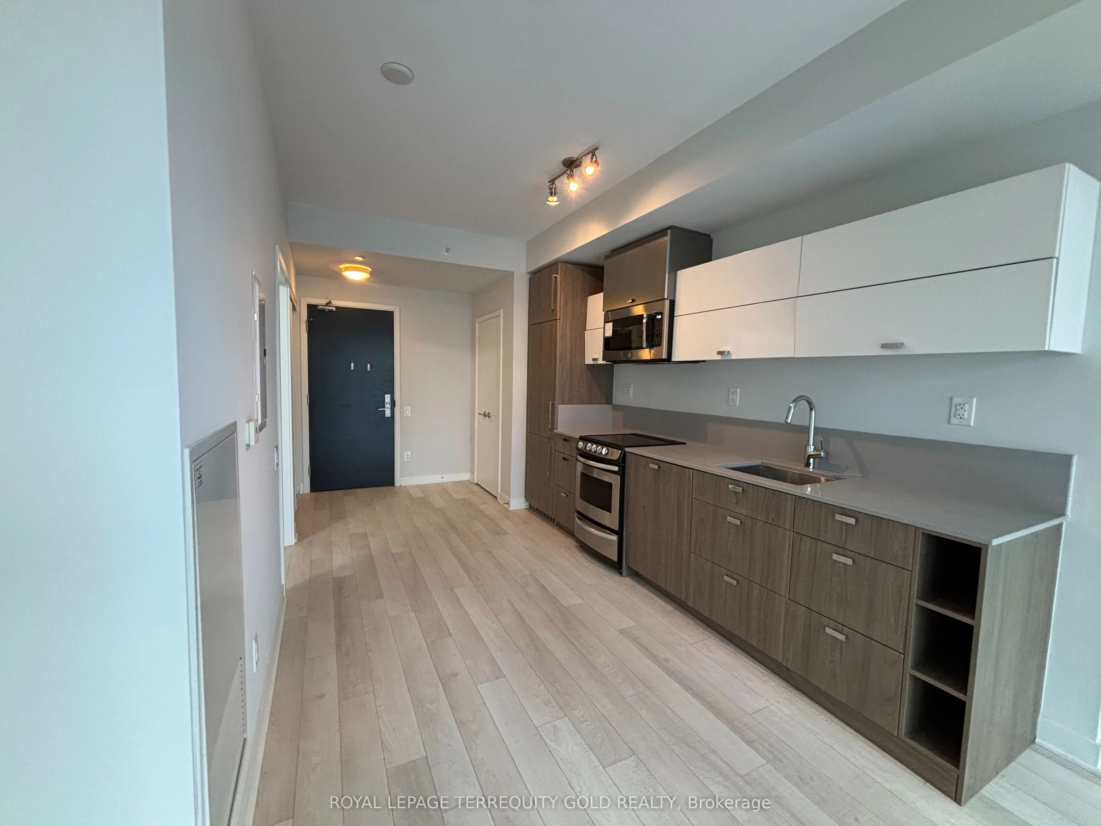 290 Adelaide Street W, #1706