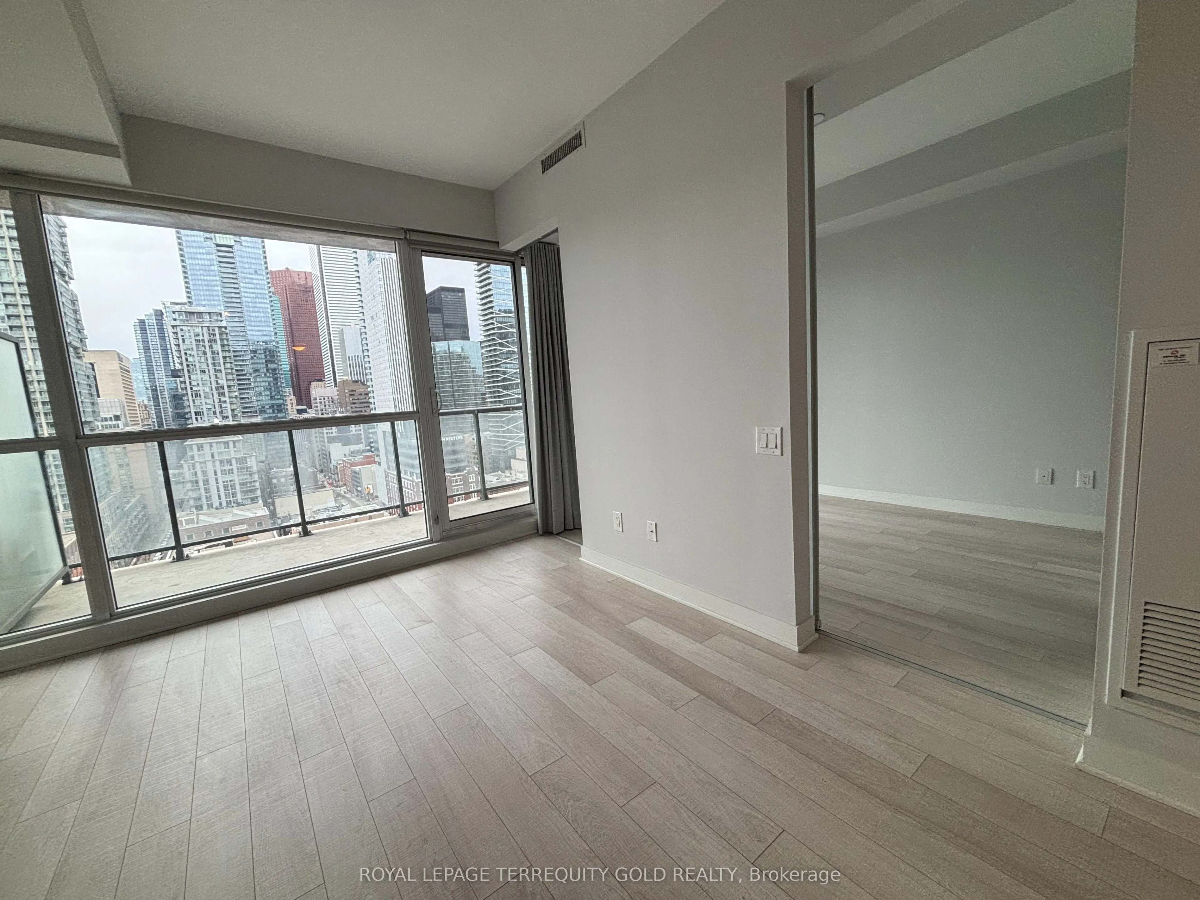 290 Adelaide Street W, #1706