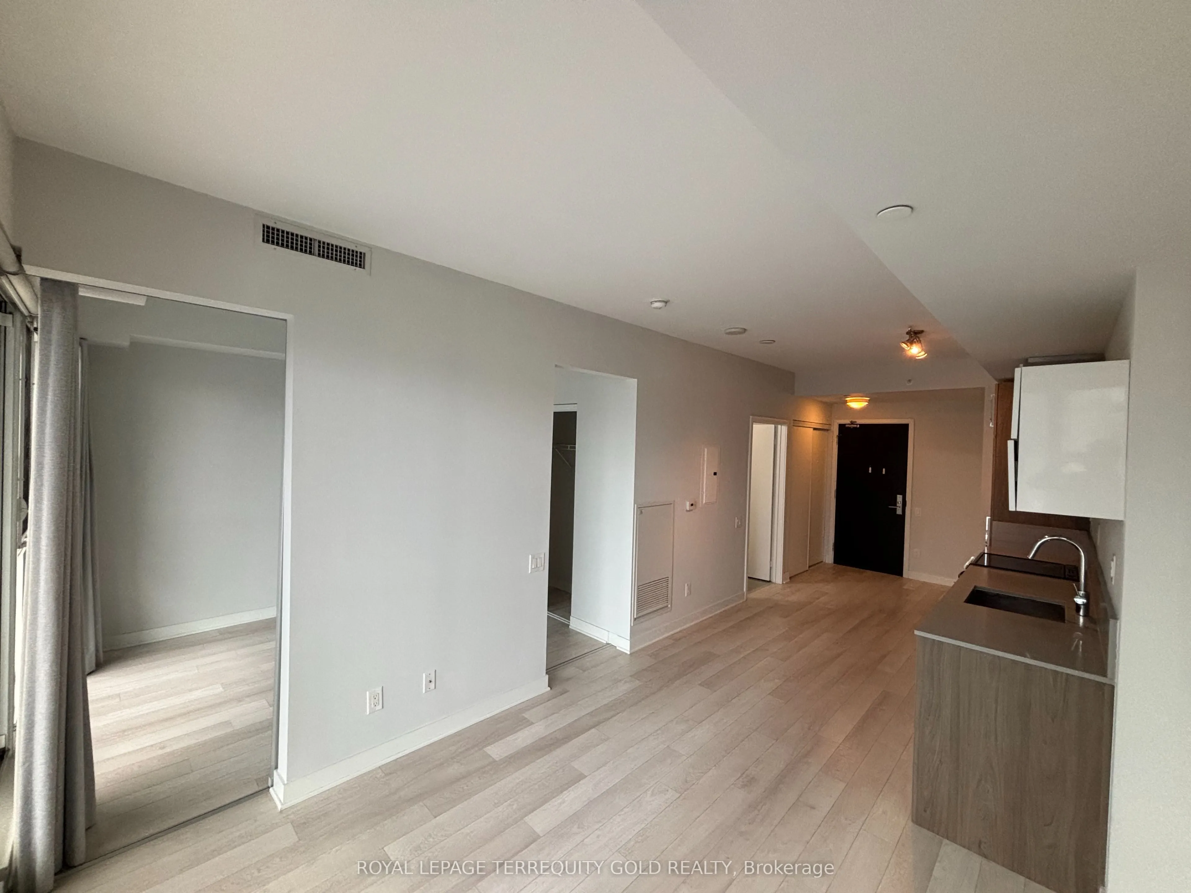 290 Adelaide Street W, #1706