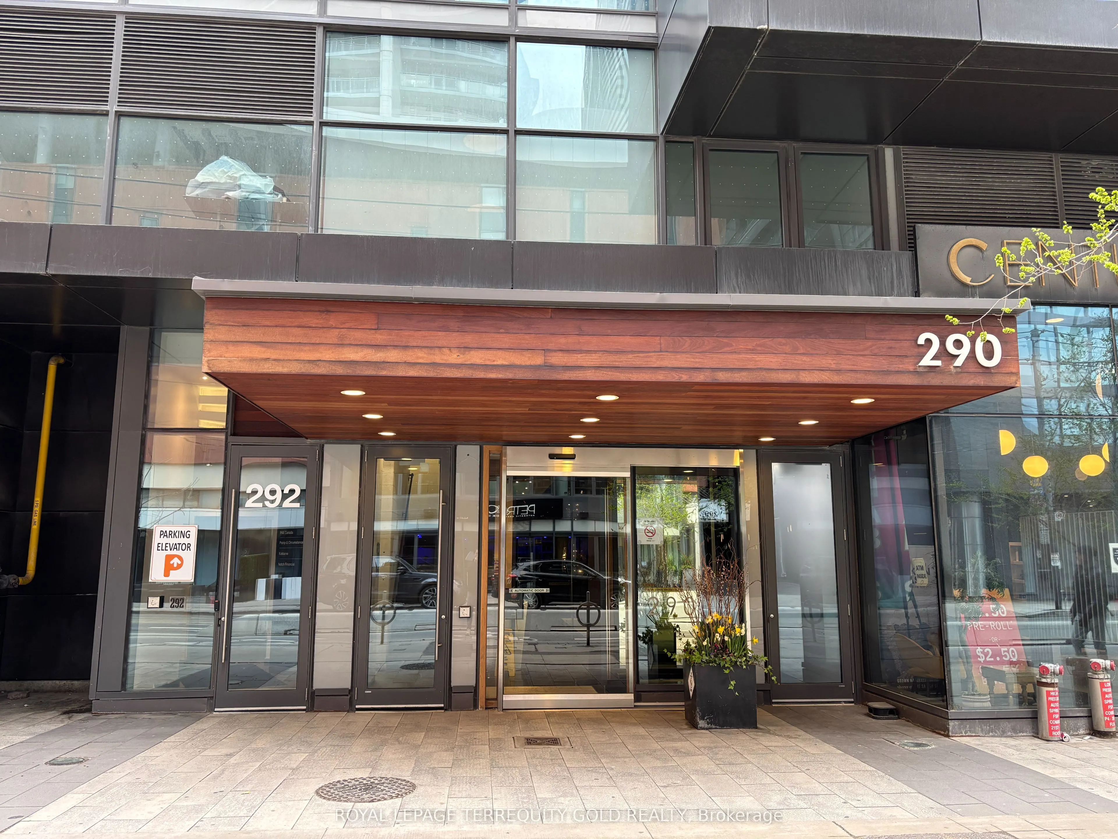 290 Adelaide Street W, #1706