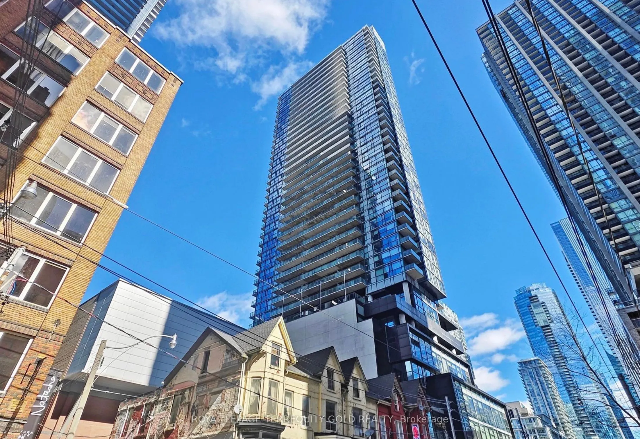 290 Adelaide Street W, #1706