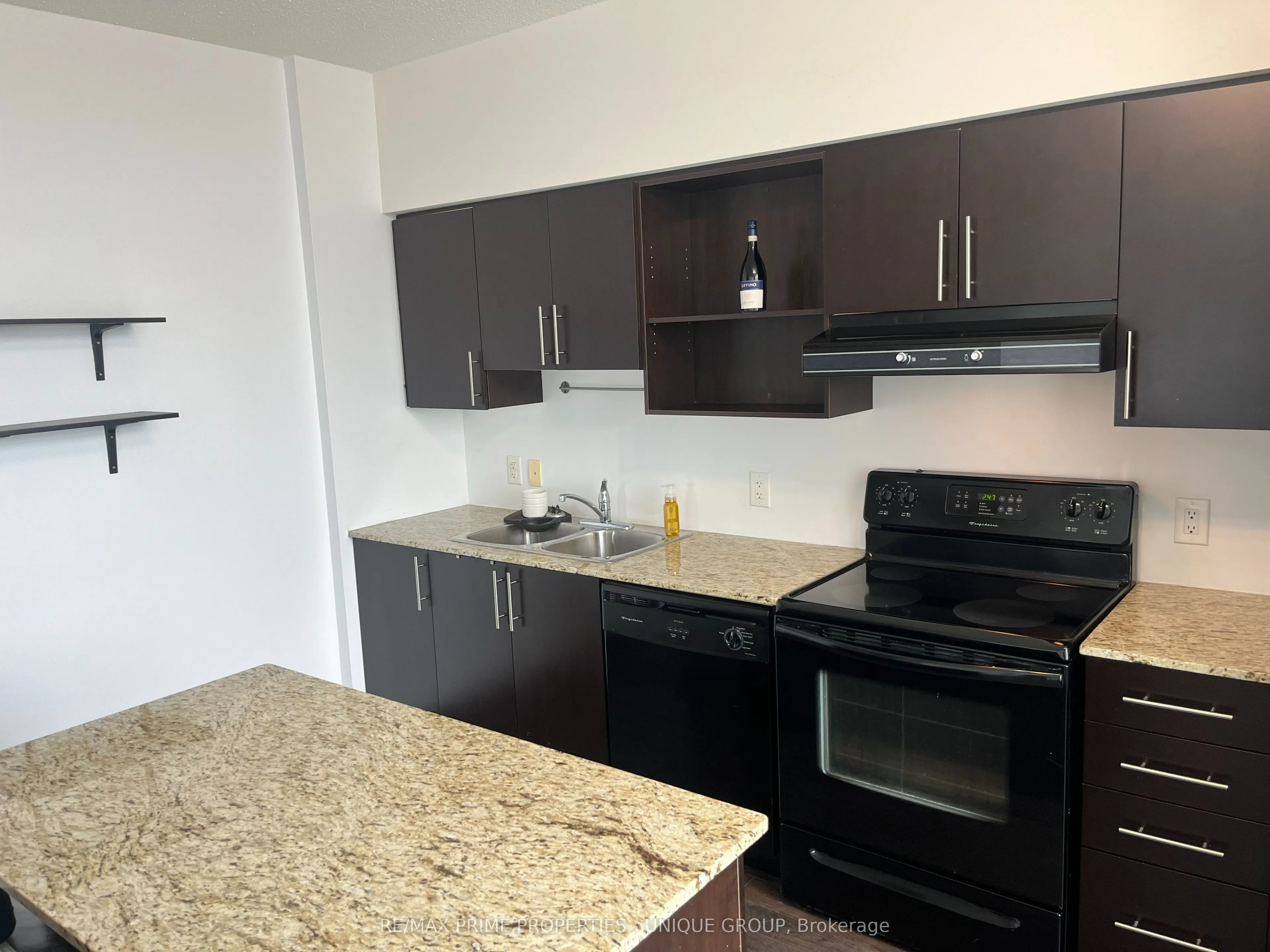 120 Dallimore Circle, #907