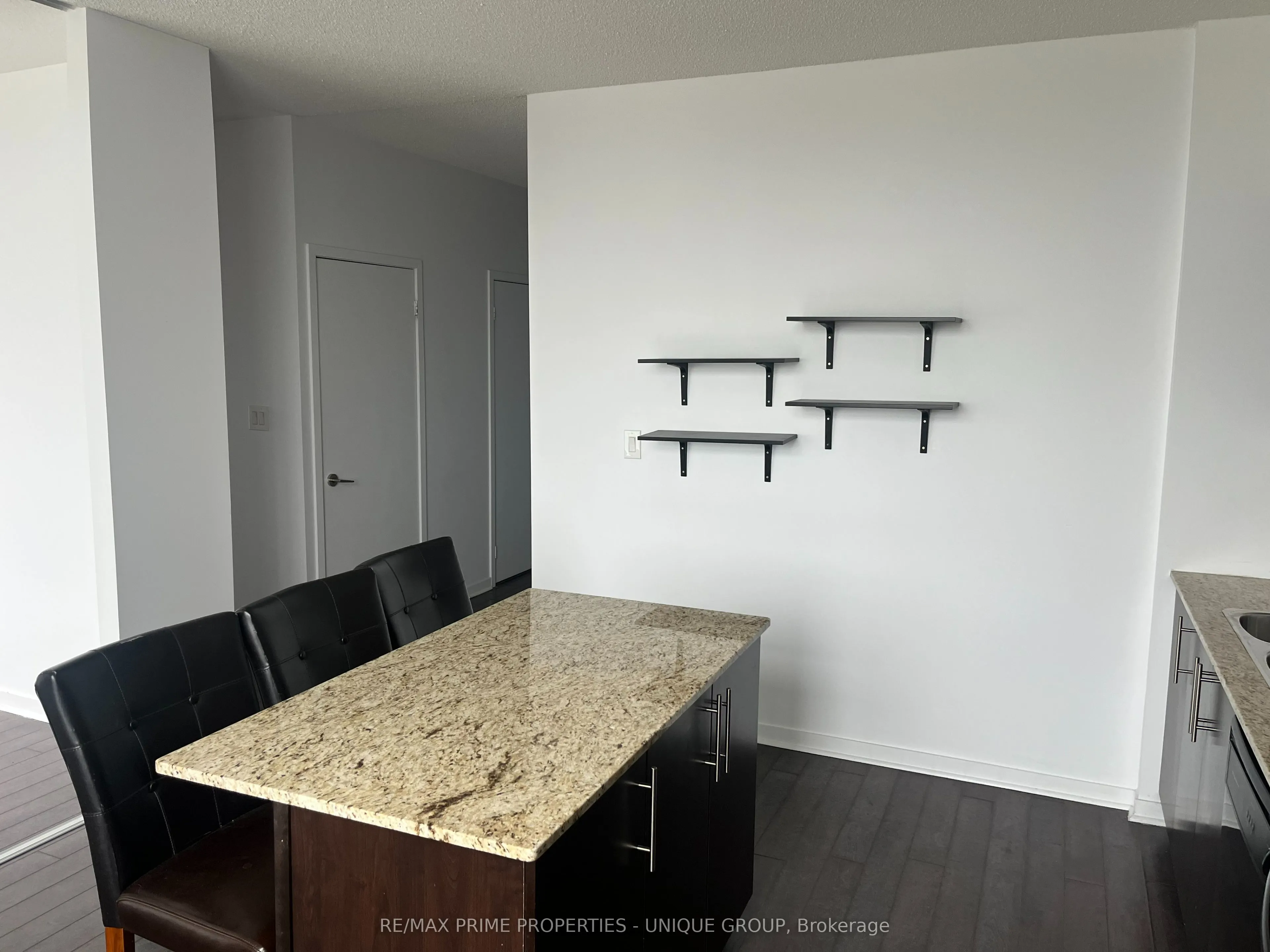 120 Dallimore Circle, #907