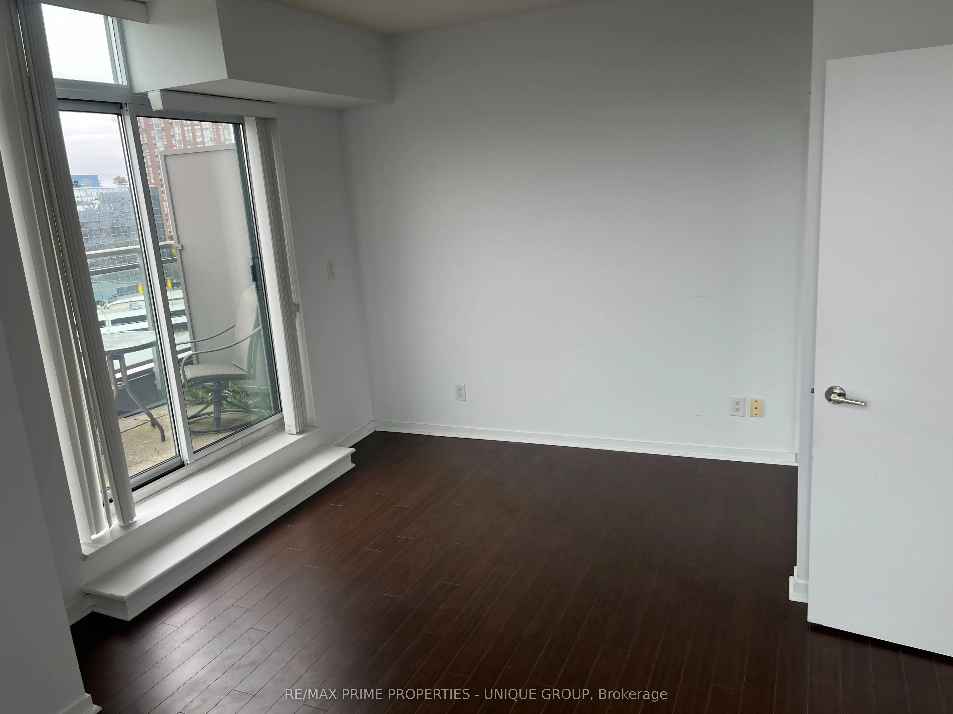 120 Dallimore Circle, #907