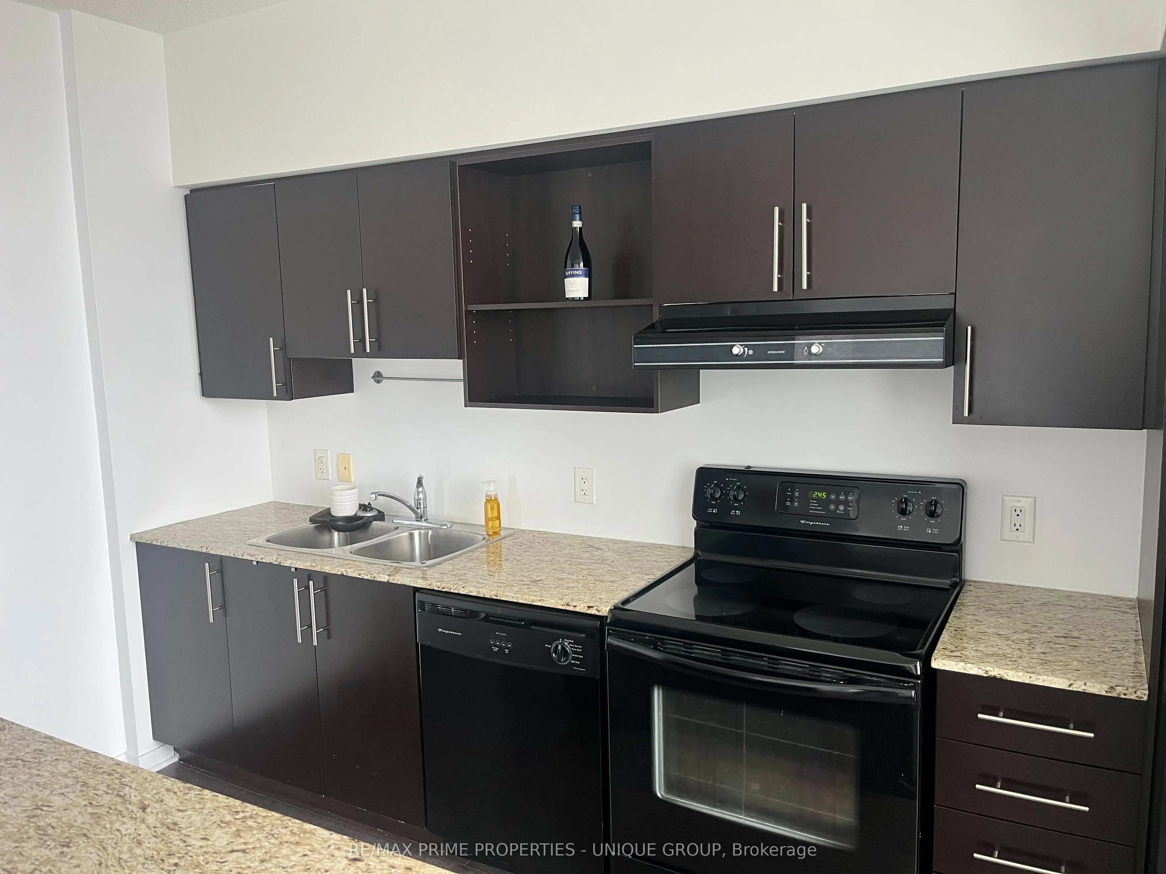 120 Dallimore Circle, #907