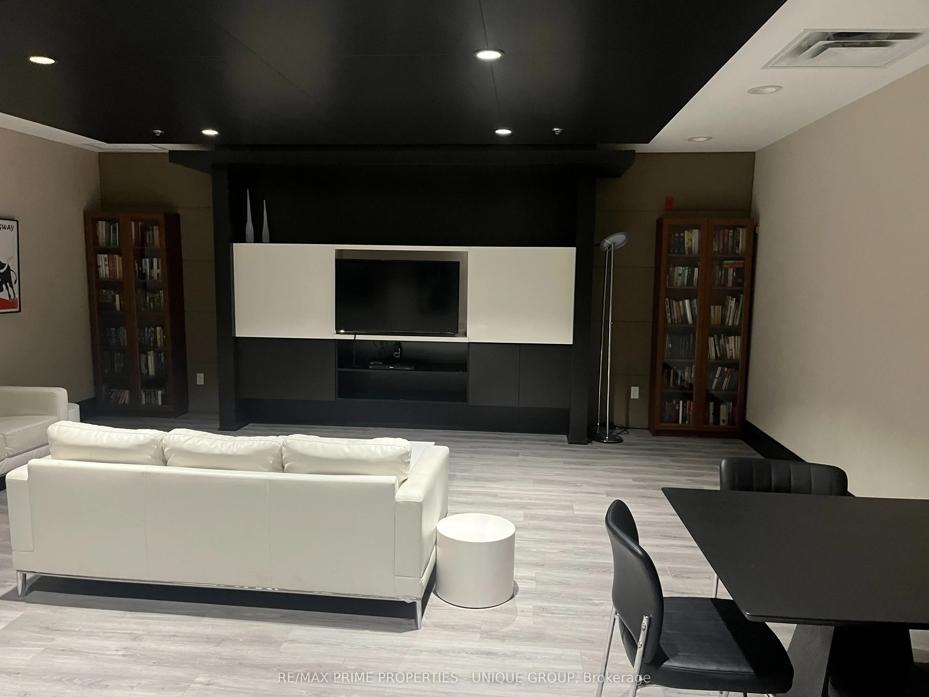120 Dallimore Circle, #907