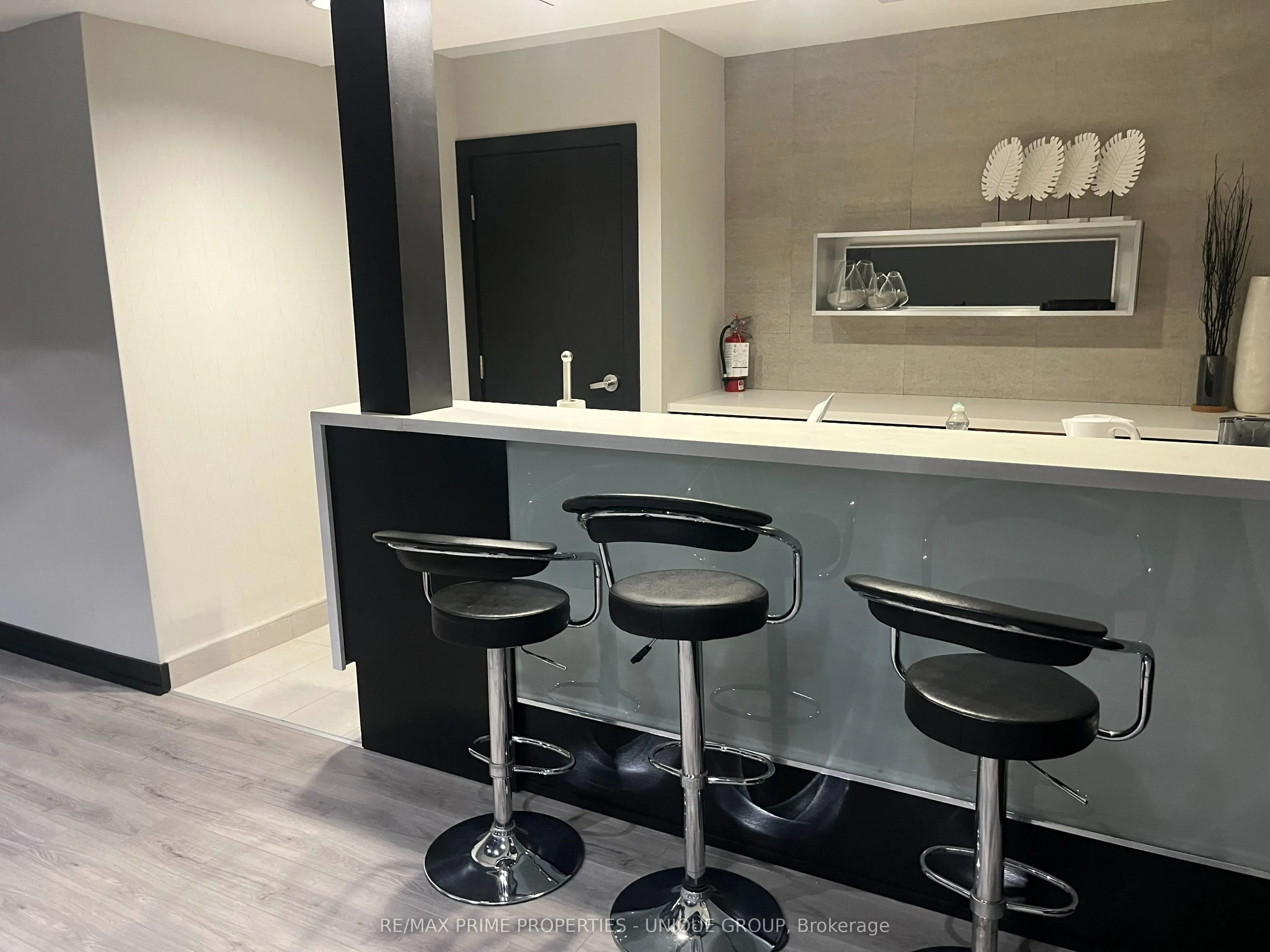 120 Dallimore Circle, #907
