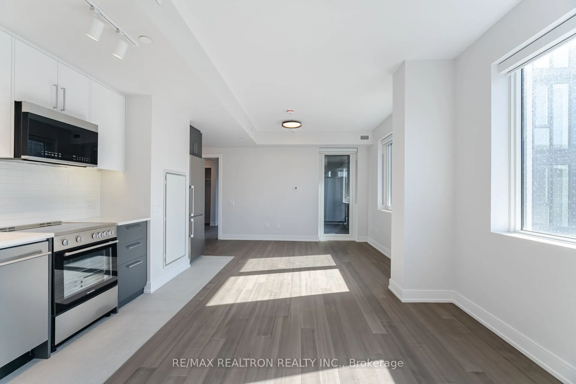 664 Spadina Avenue #201