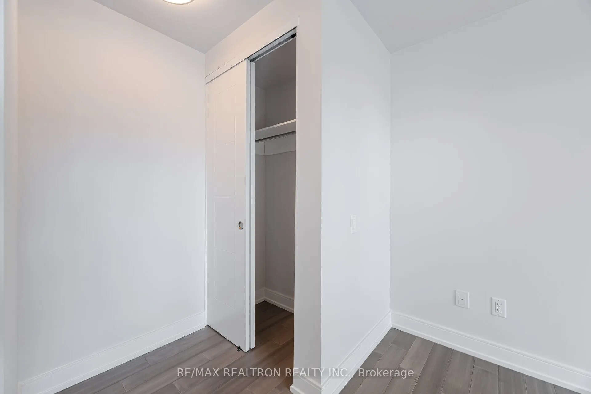 664 Spadina Avenue #201