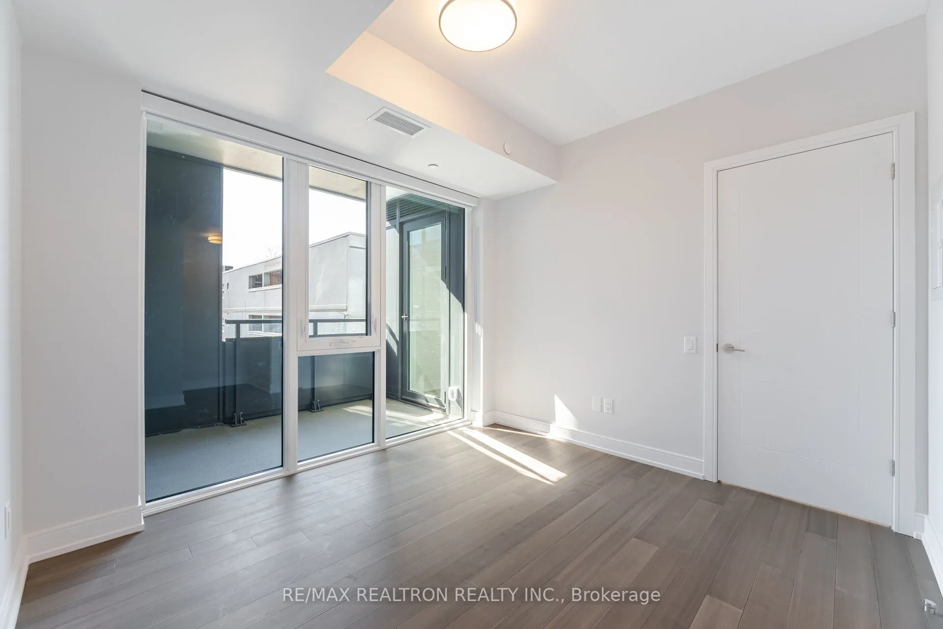 664 Spadina Avenue #201