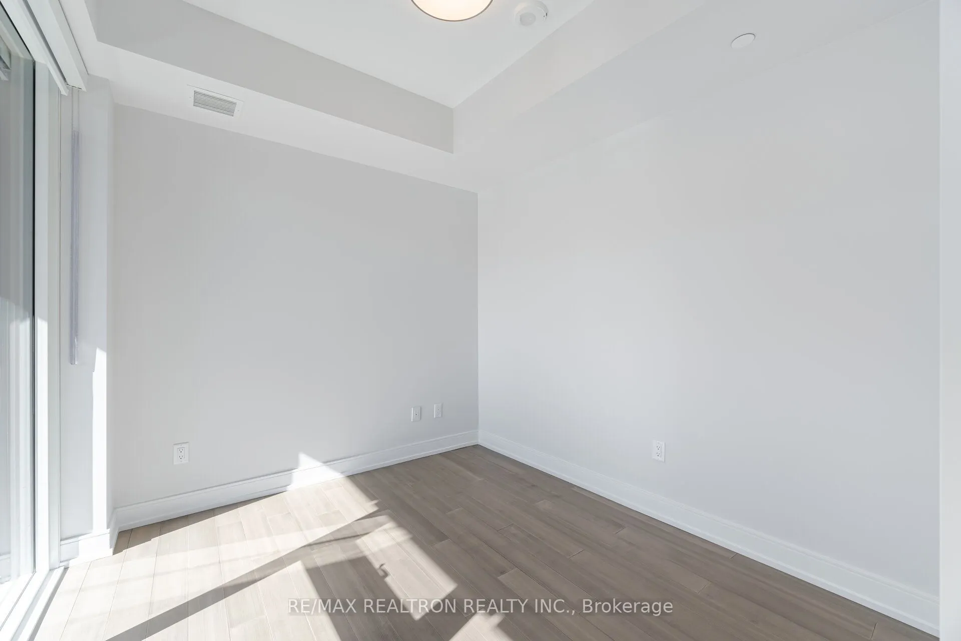 664 Spadina Avenue #201