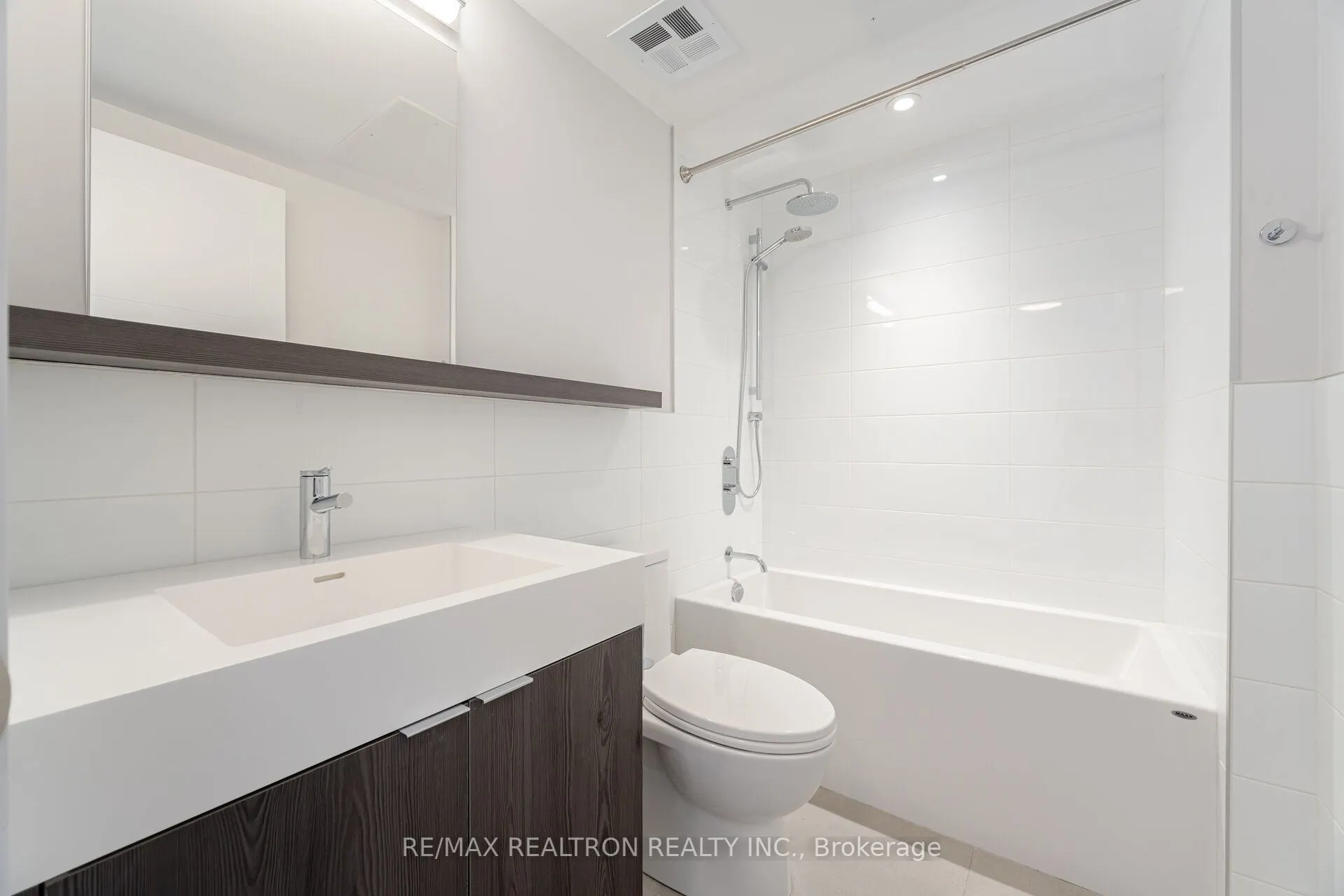 664 Spadina Avenue #201