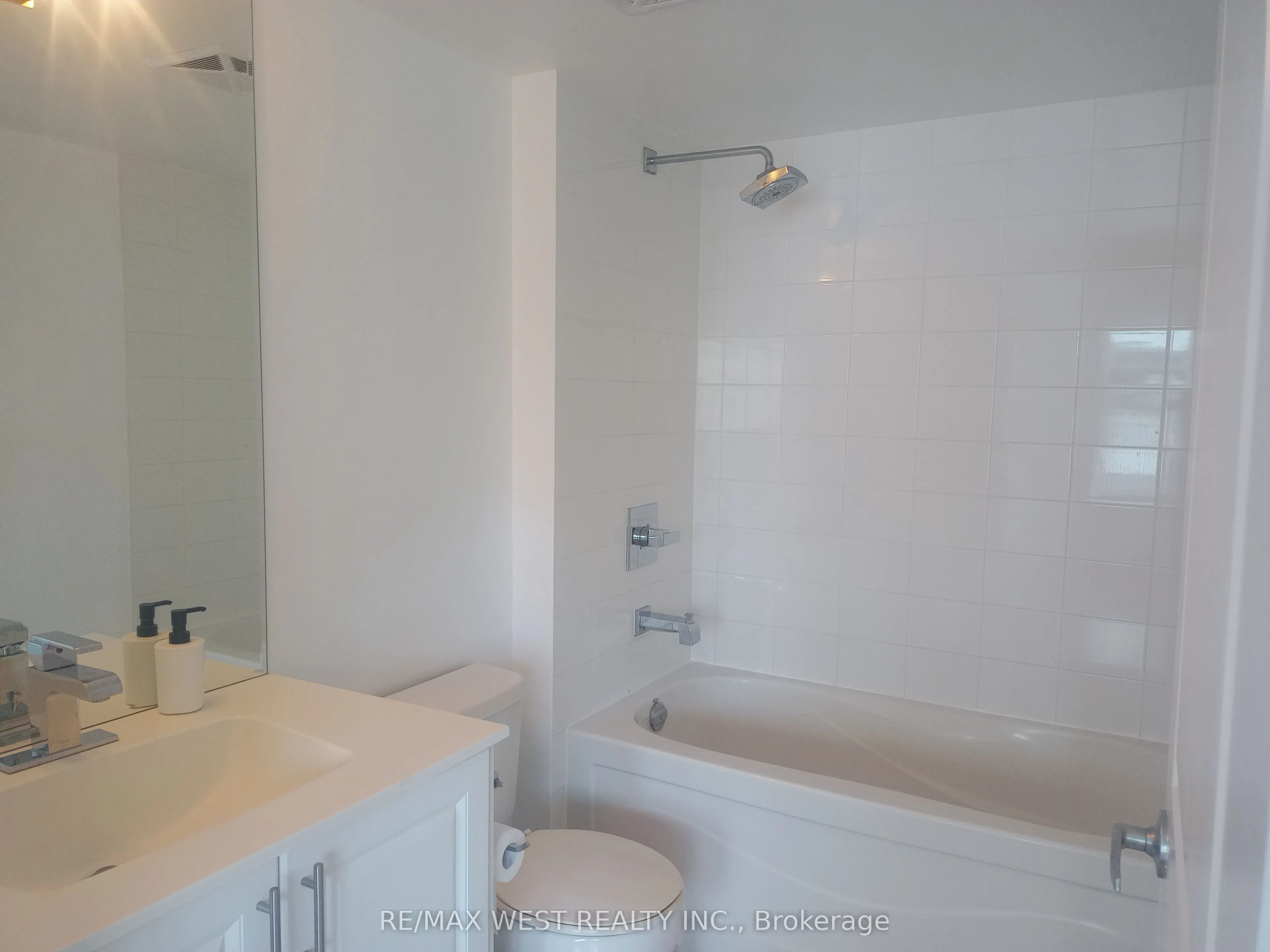 27 Rean Drive #522