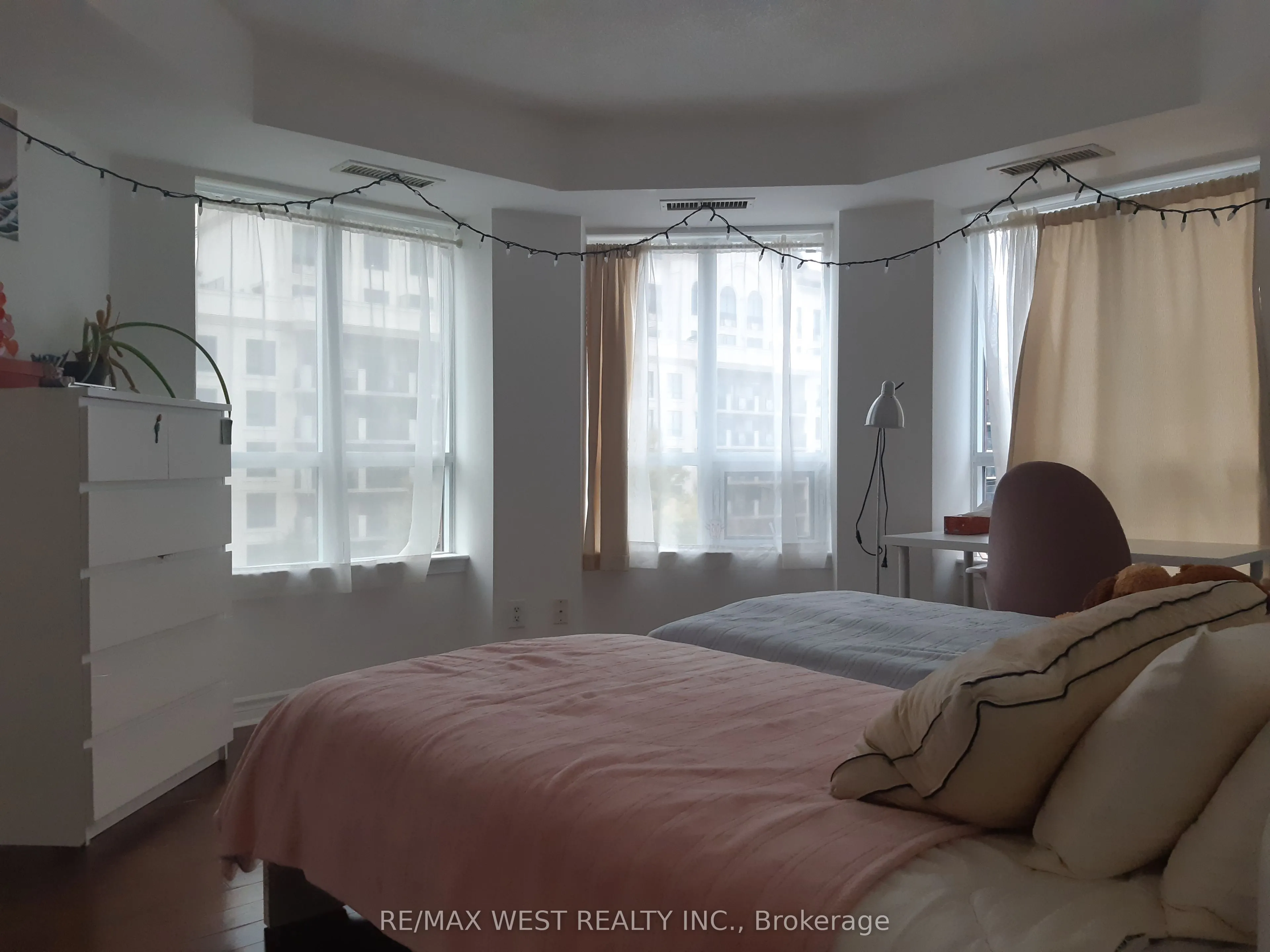 27 Rean Drive #522
