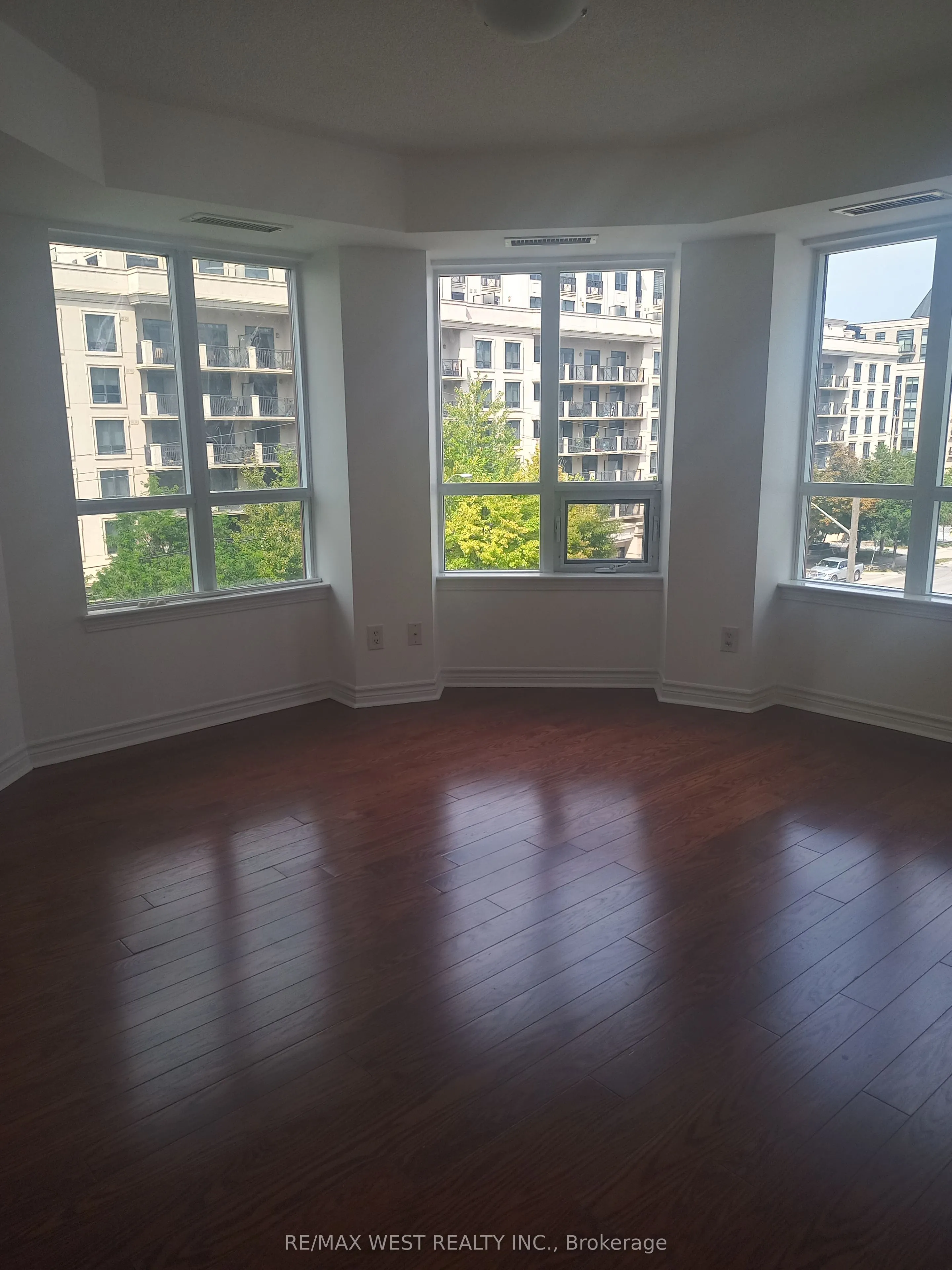 27 Rean Drive #522