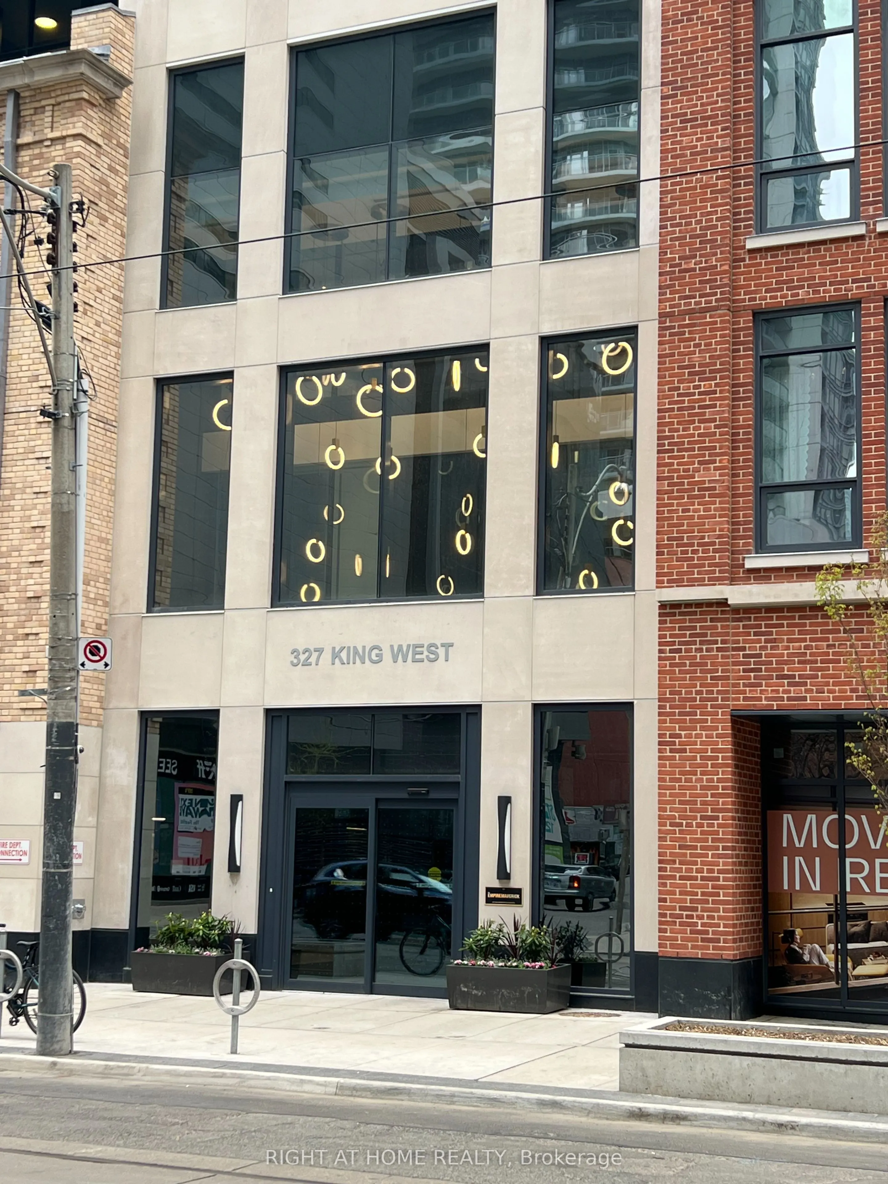 327 King Street W, #1703