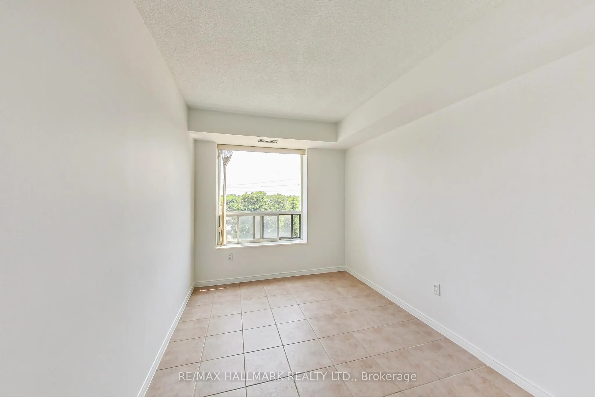 800 Sheppard Avenue W, #405