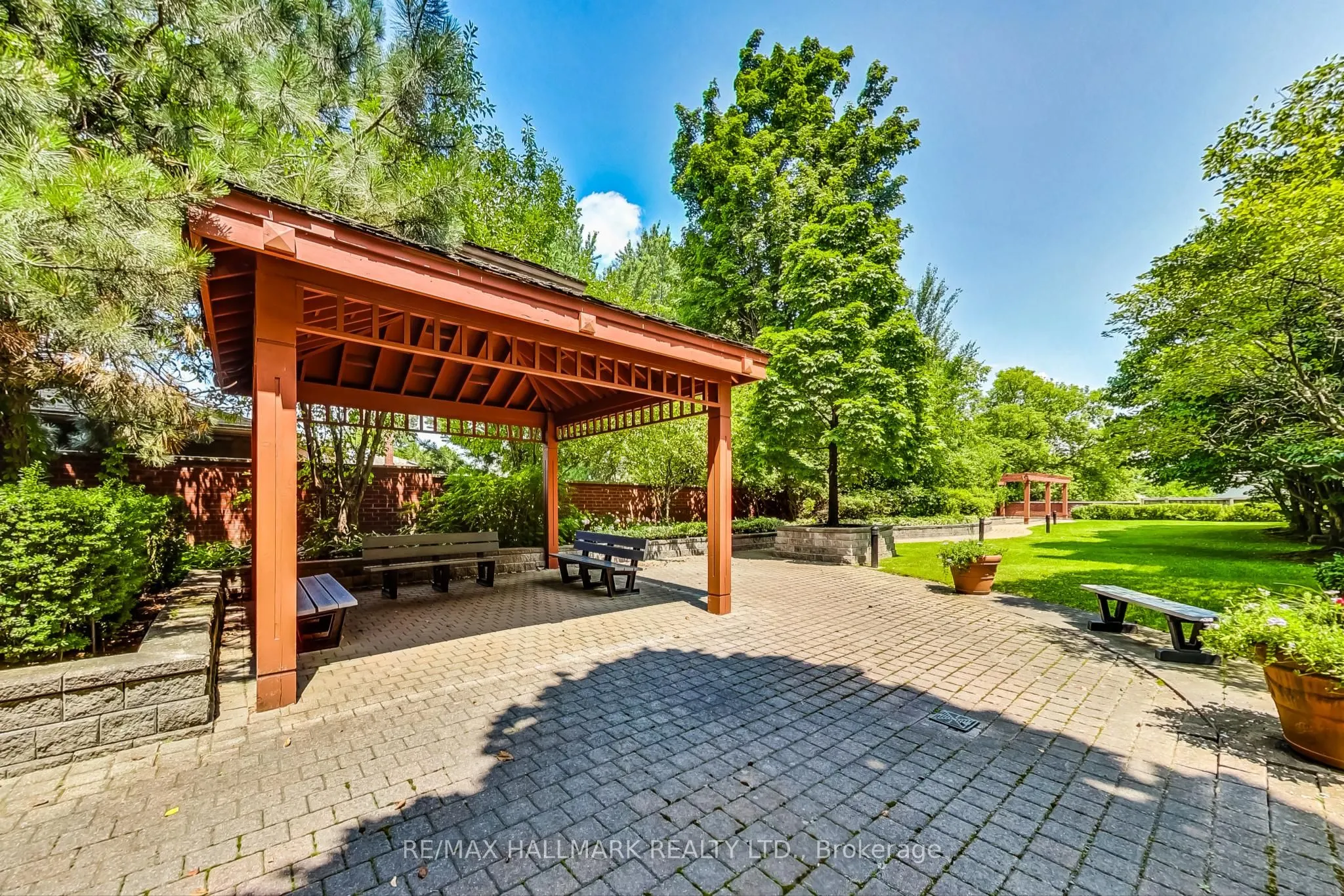 800 Sheppard Avenue W, #405