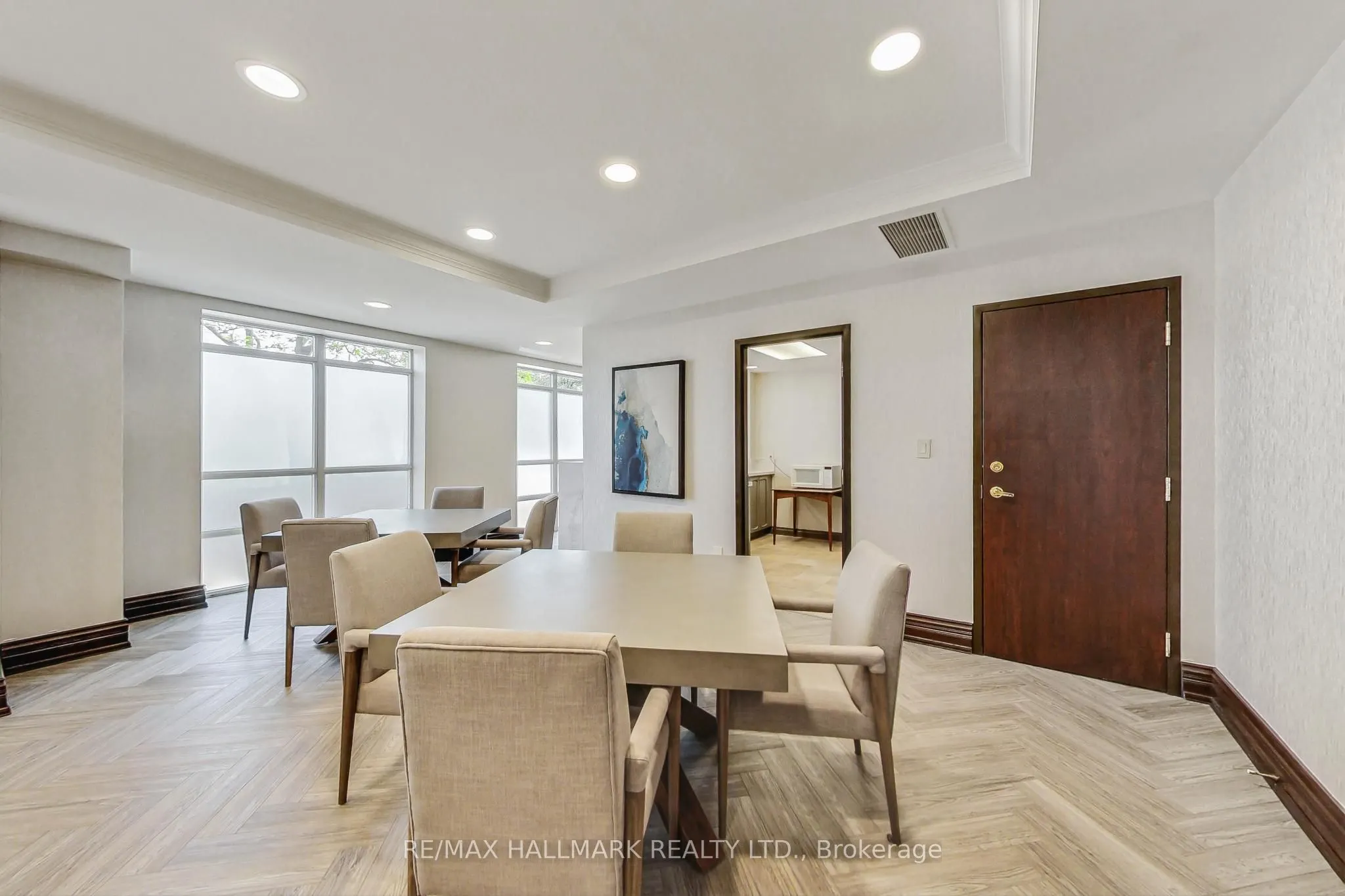 800 Sheppard Avenue W, #405