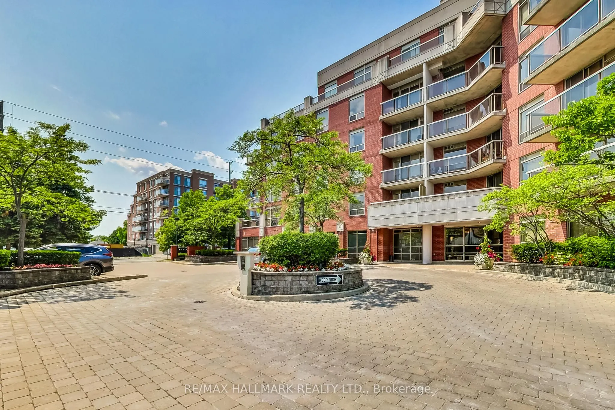 800 Sheppard Avenue W, #405