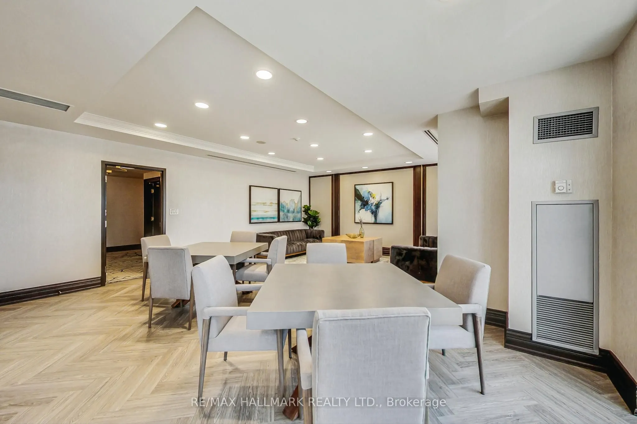 800 Sheppard Avenue W, #405