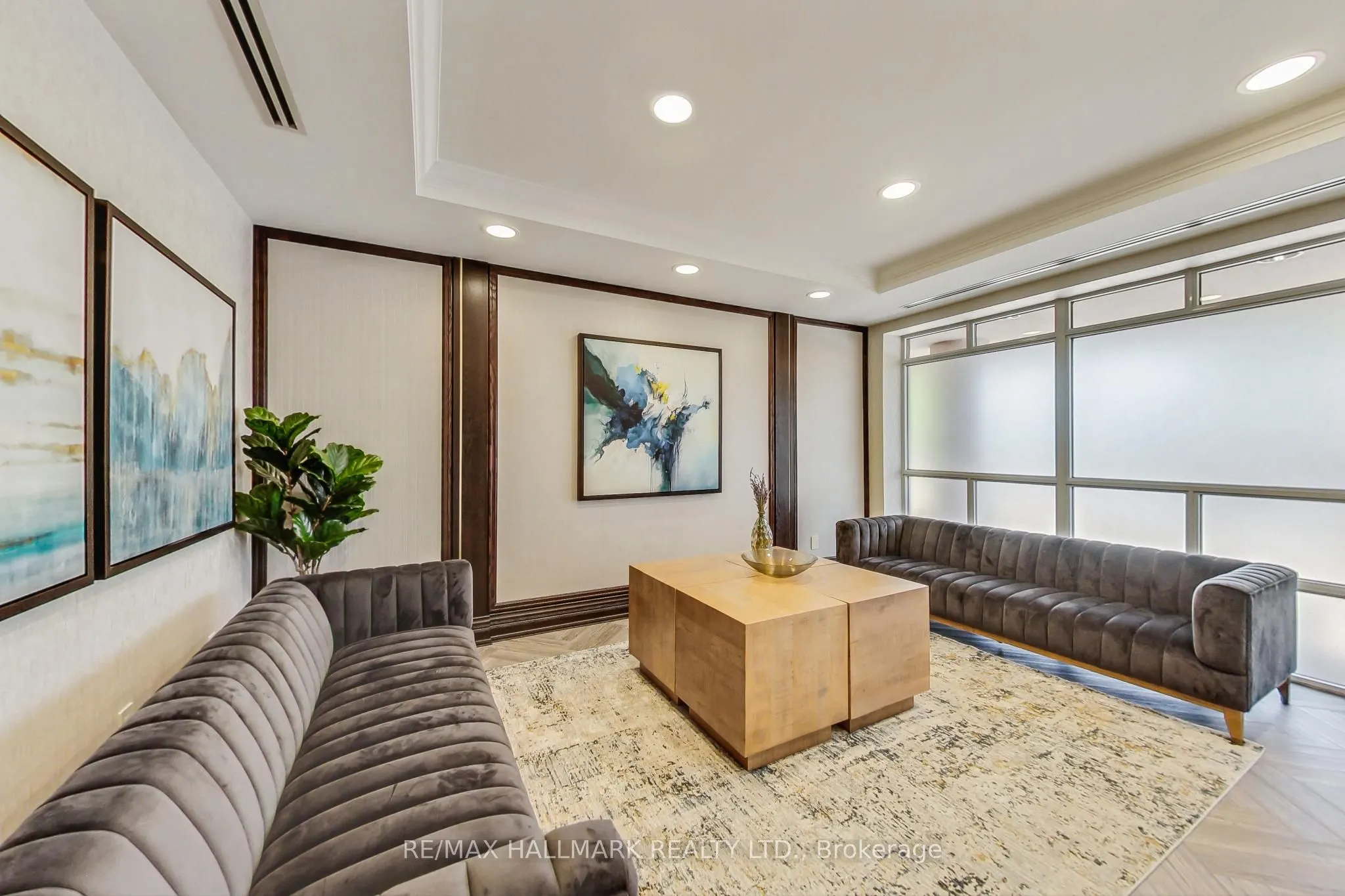 800 Sheppard Avenue W, #405