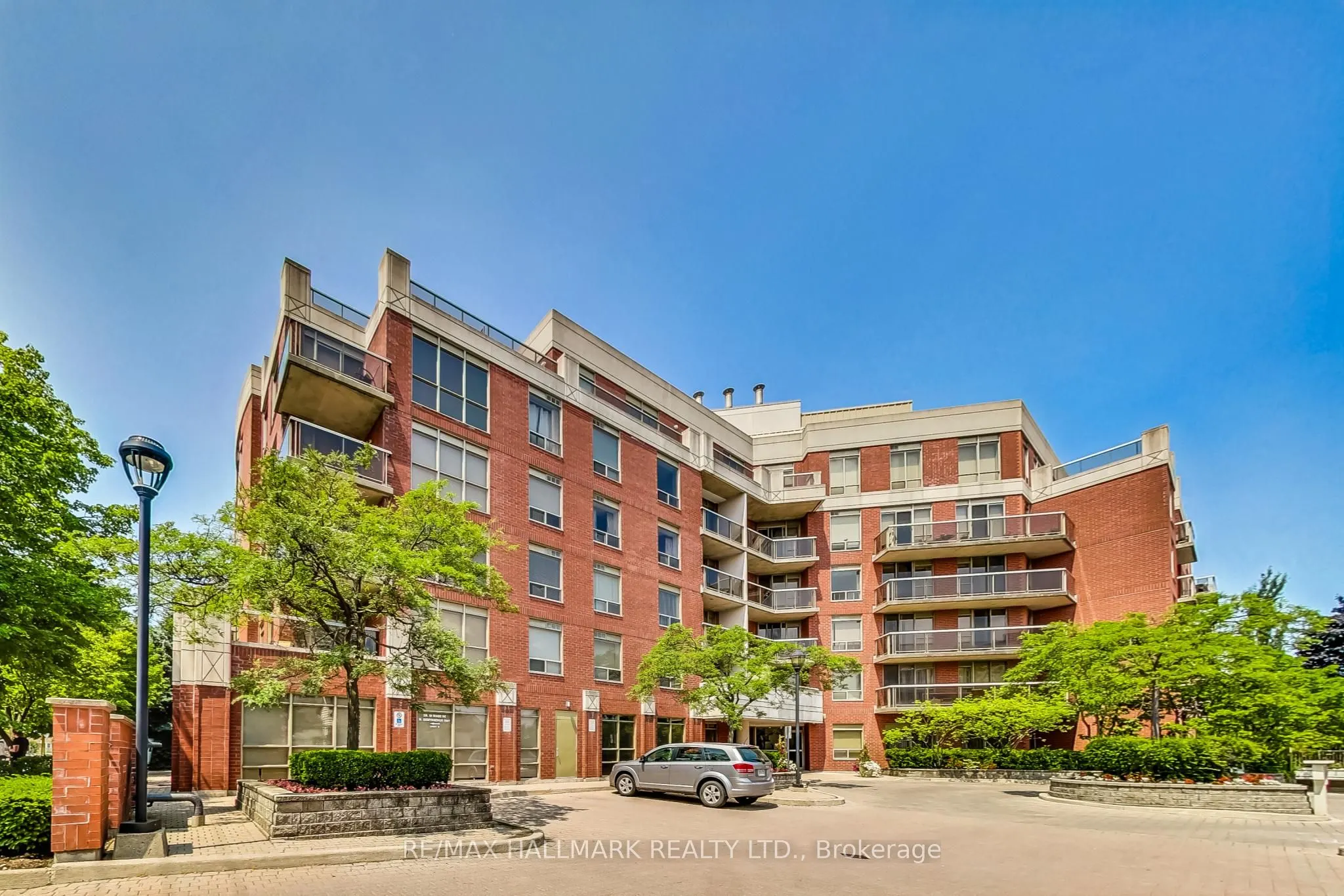 800 Sheppard Avenue W, #405