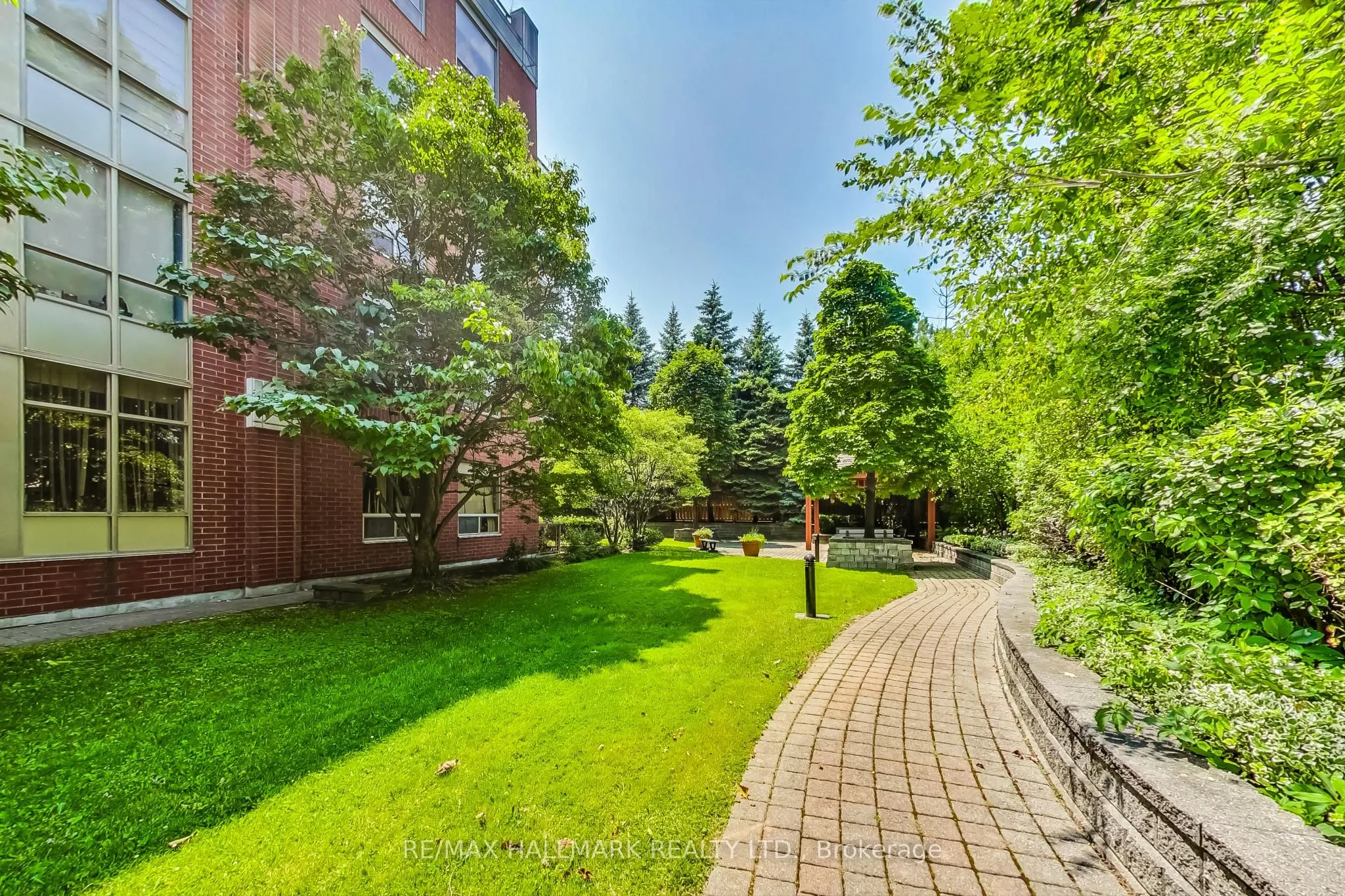 800 Sheppard Avenue W, #405