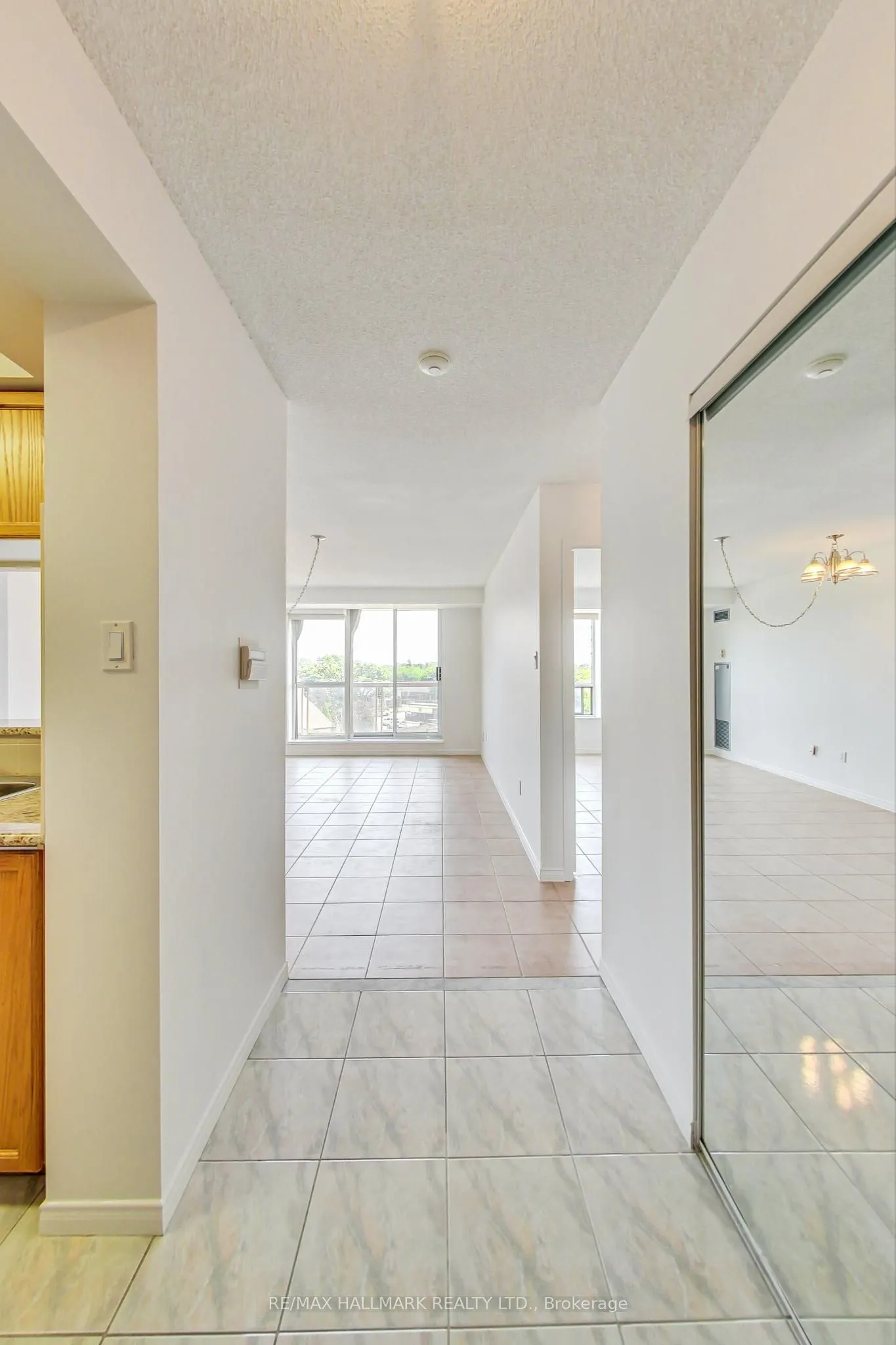 800 Sheppard Avenue W, #405