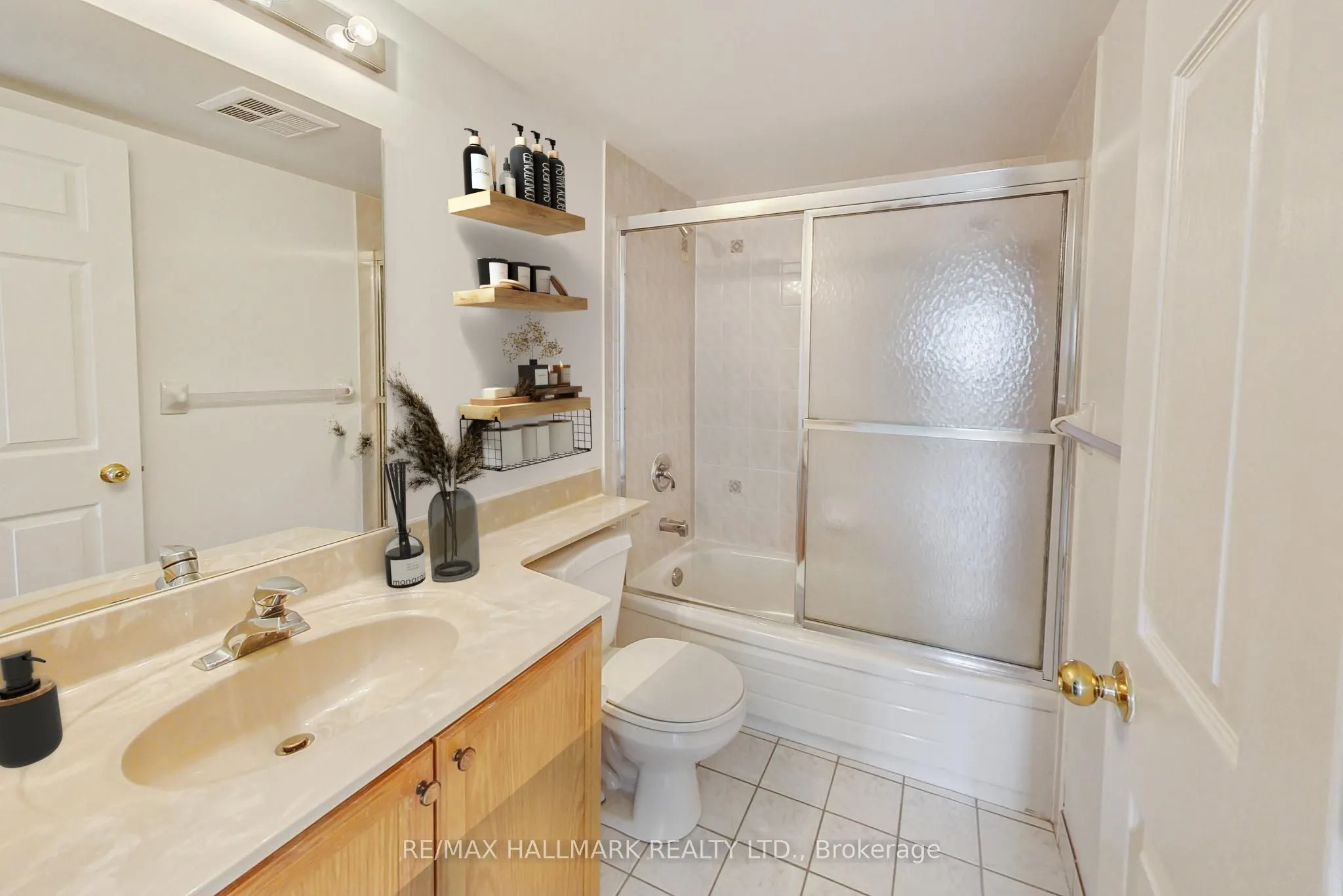 800 Sheppard Avenue W, #405
