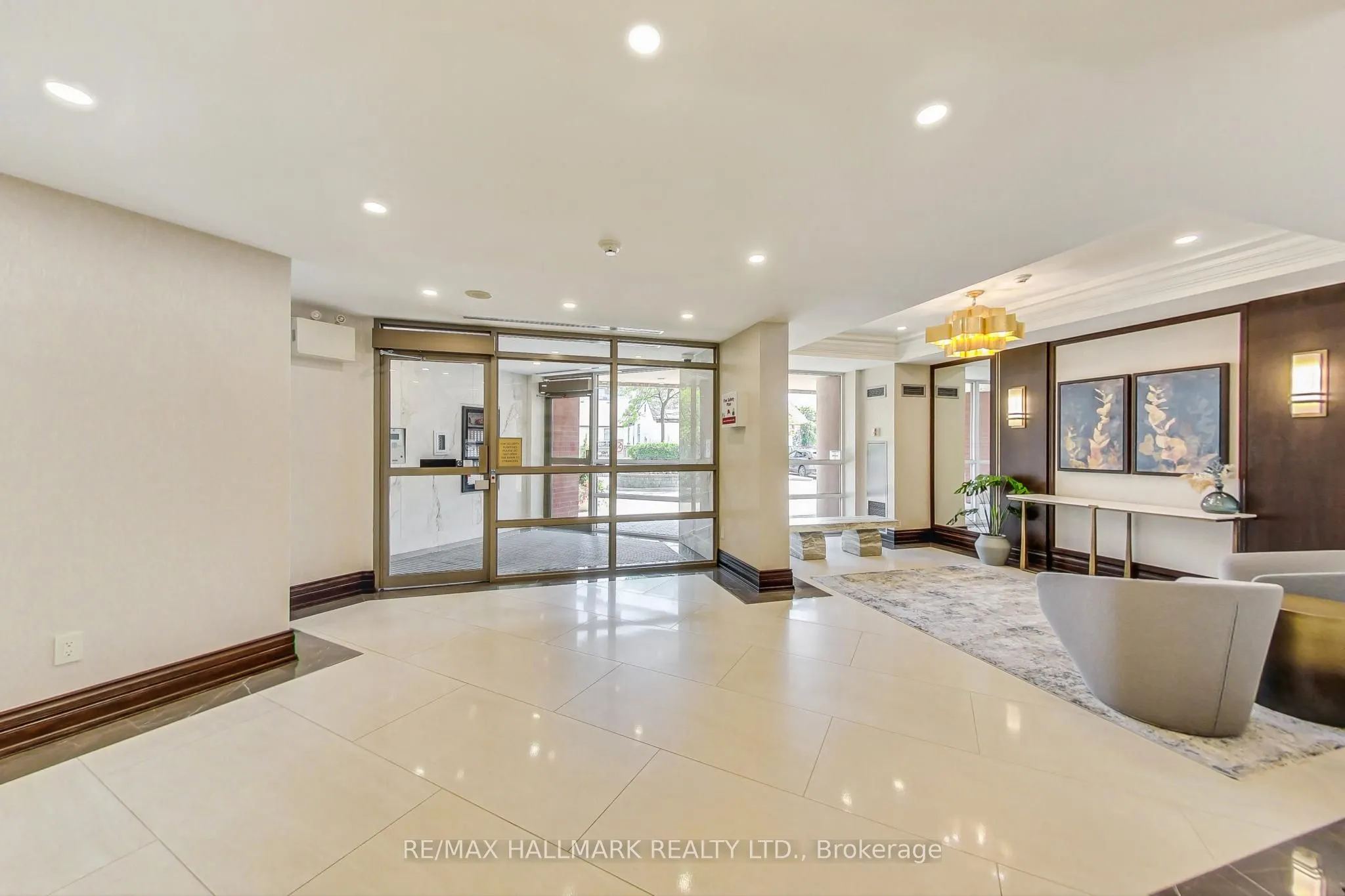 800 Sheppard Avenue W, #405