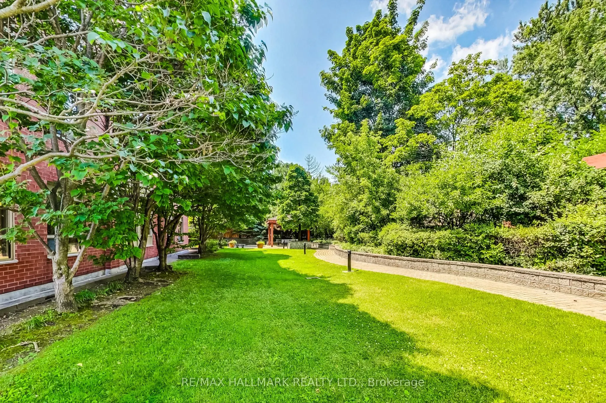 800 Sheppard Avenue W, #405