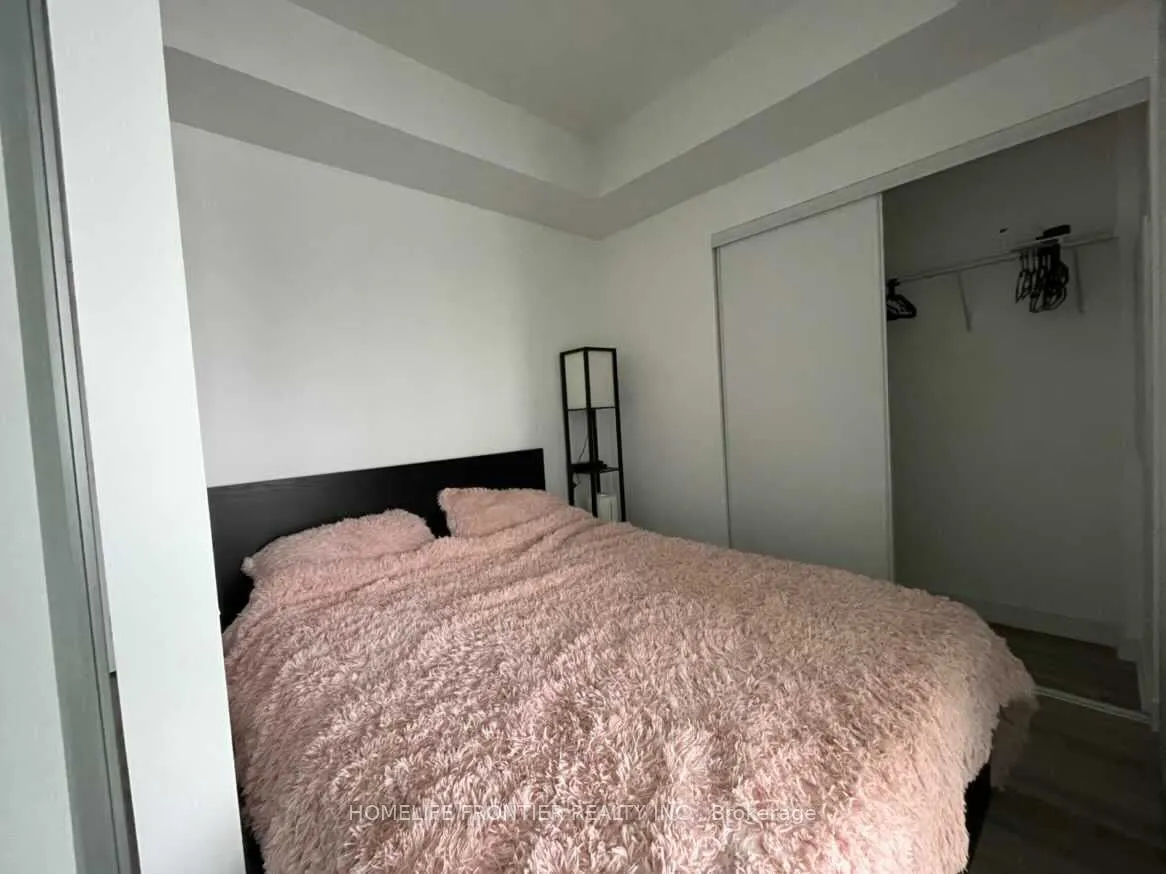 28 Wellesley Street E, #1503