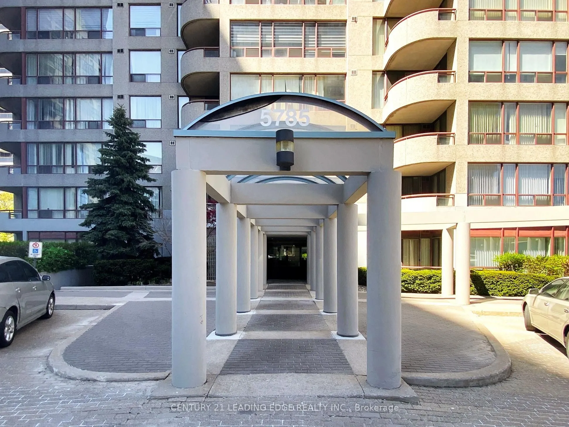 5785 Yonge Street, #PH404